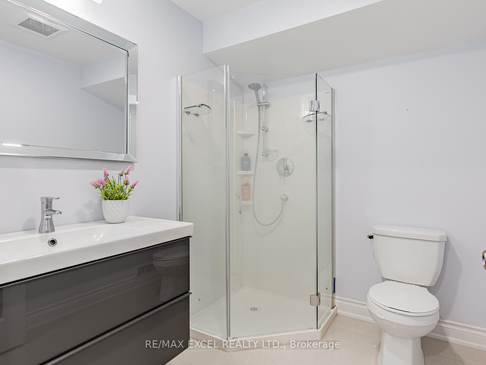 Photo 32 of 7 Thornhill Ravines Crescent, Vaughan, Patterson — HOMEH