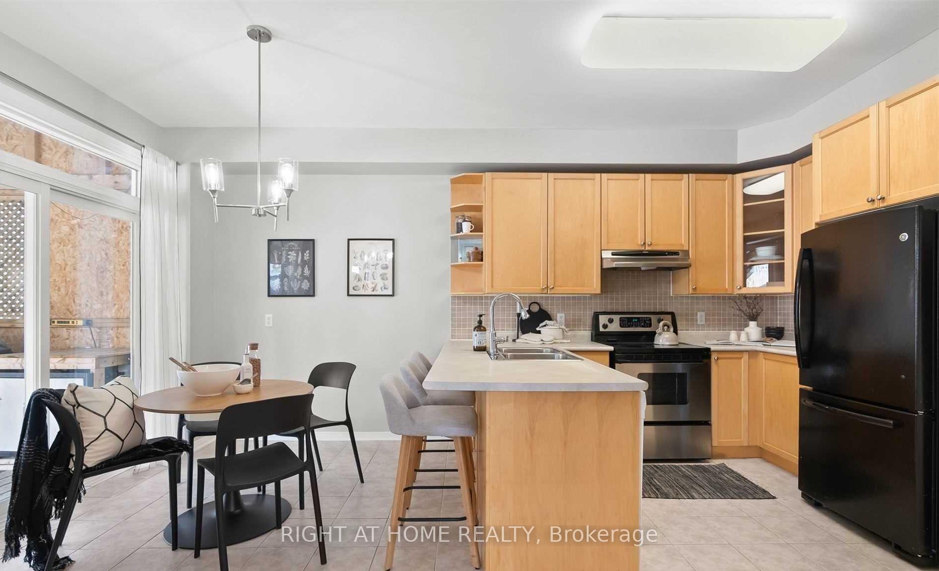 Photo 9 of 1427 Ashgrove Crescent, Oshawa, Pinecrest — HOMEH