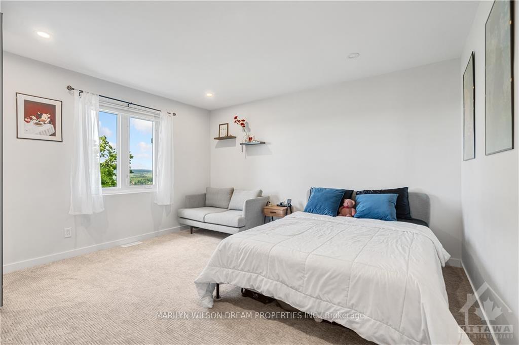 Photo 10 of 995 Fieldown Street, Ottawa, Cumberland Ridge — HOMEH