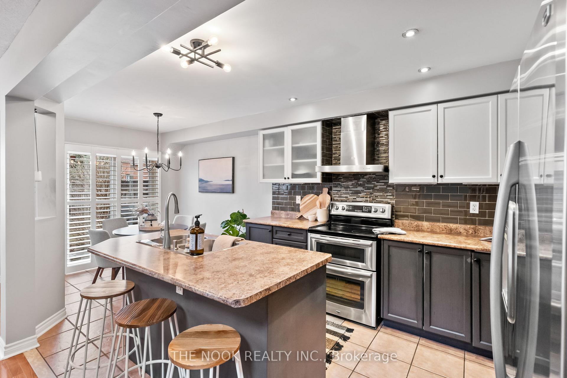 Photo 9 of 109 Brownridge Place, Whitby, Williamsburg — HOMEH