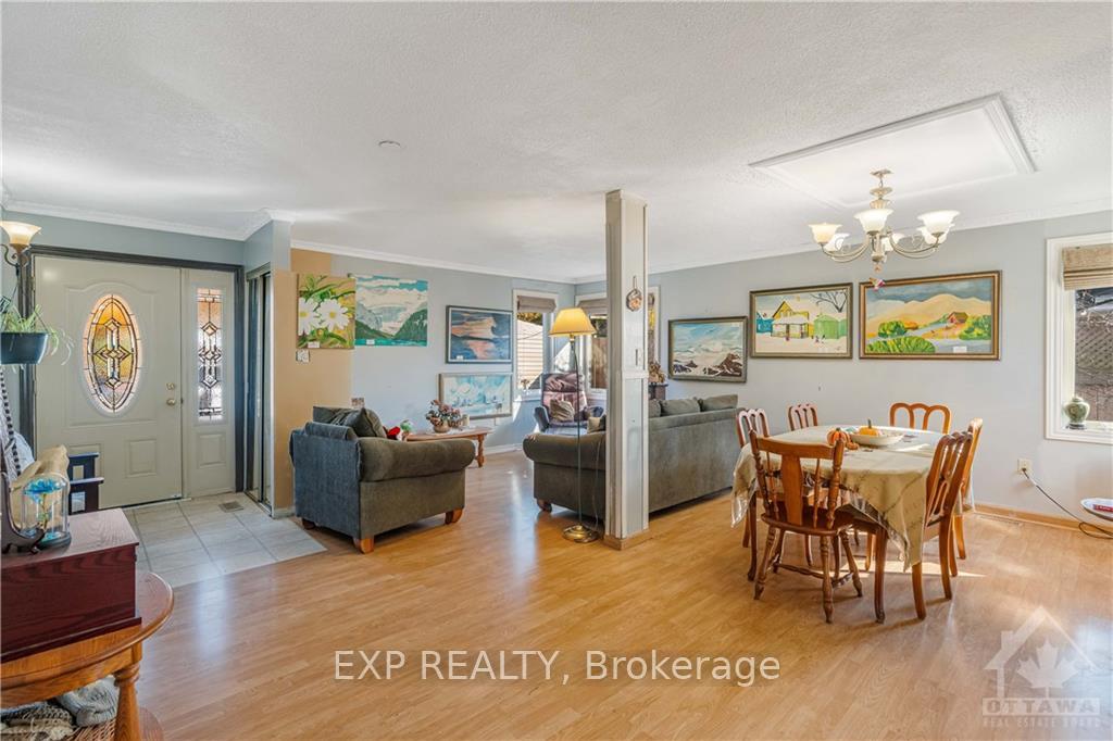 Photo 4 of 1392 Sault Street, Ottawa, Bilberry Creek/Queenswood Heights — HOMEH
