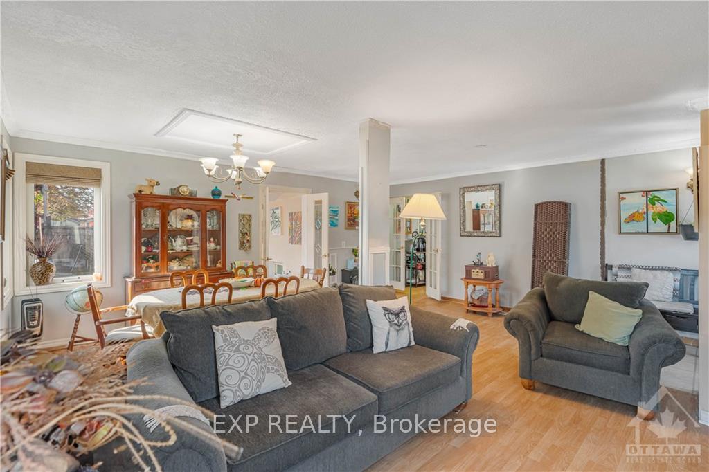 Photo 5 of 1392 Sault Street, Ottawa, Bilberry Creek/Queenswood Heights — HOMEH