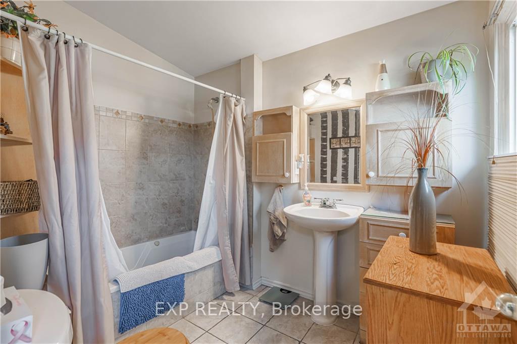 Photo 12 of 1392 Sault Street, Ottawa, Bilberry Creek/Queenswood Heights — HOMEH