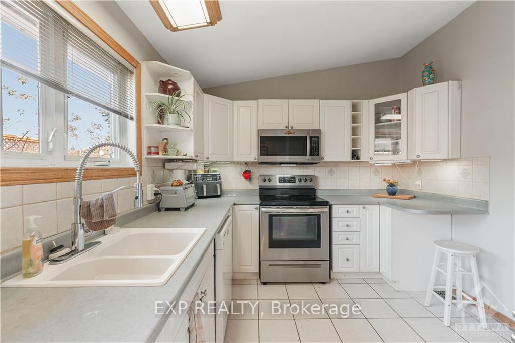 Photo 15 of 1392 Sault Street, Ottawa, Bilberry Creek/Queenswood Heights — HOMEH