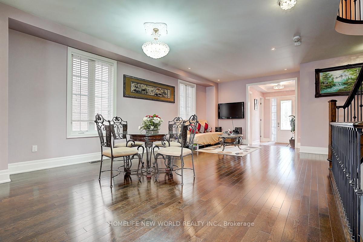 Photo 6 of 123 Fitzmaurice Drive, Vaughan, Patterson — HOMEH