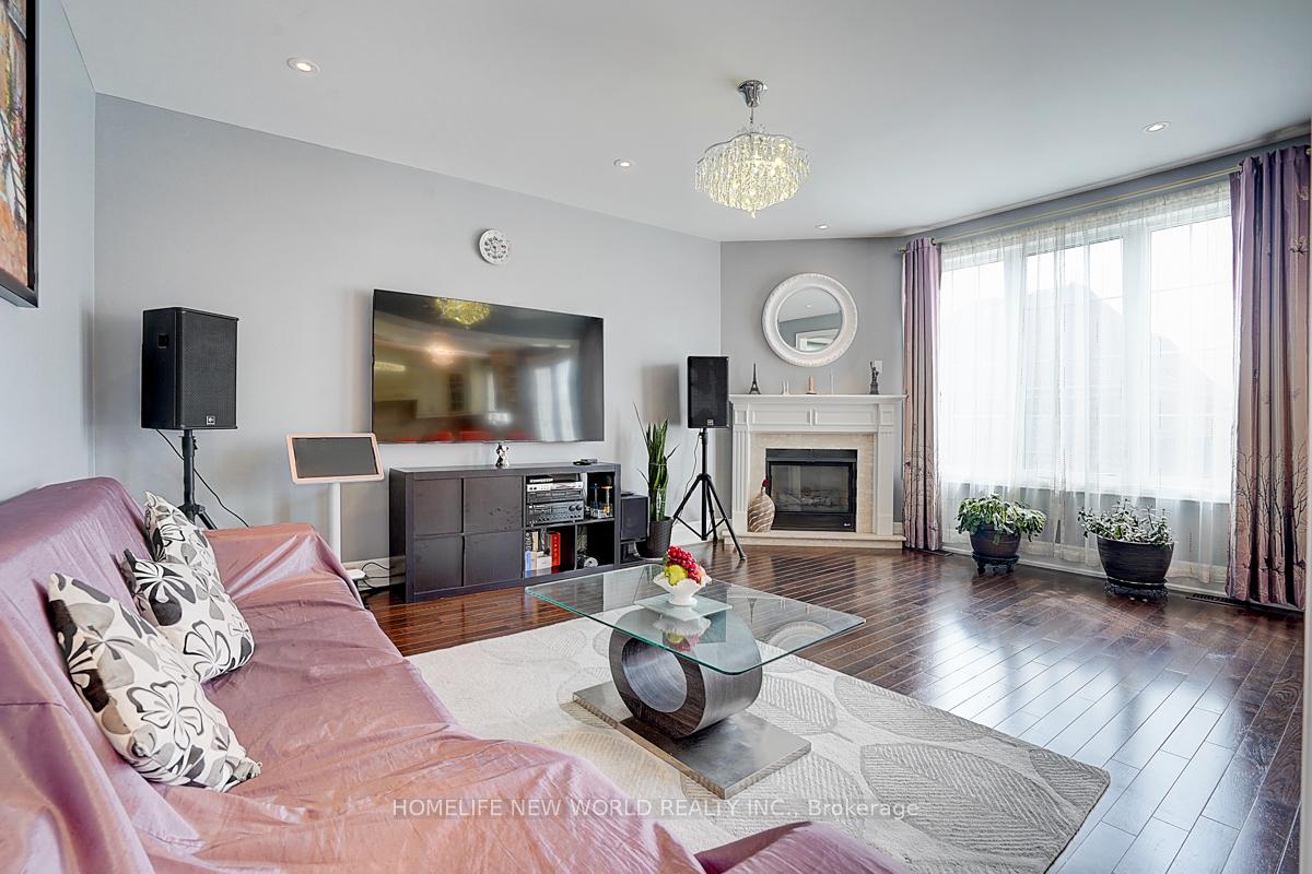 Photo 7 of 123 Fitzmaurice Drive, Vaughan, Patterson — HOMEH
