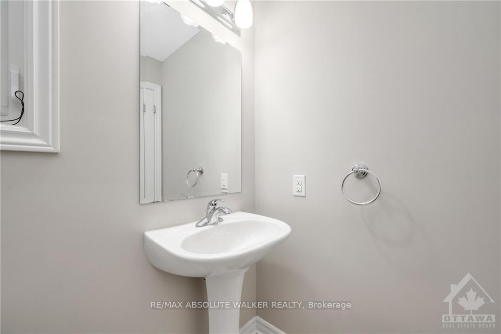 Photo 15 of 398 Nestleton Street, Ottawa, Avalon East — HOMEH