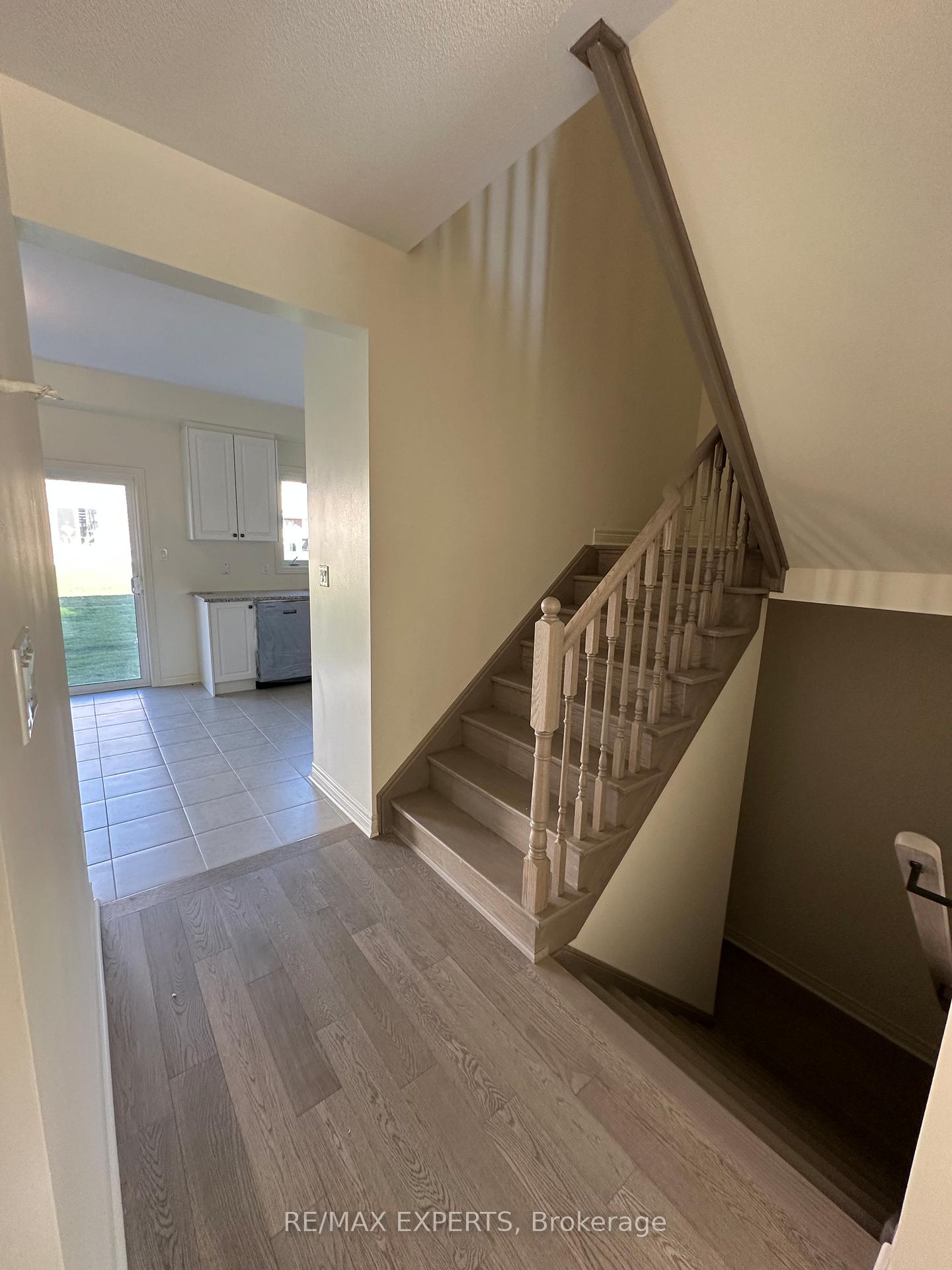 Photo 3 of 1172 Drinkle Crescent, Oshawa, Eastdale — HOMEH