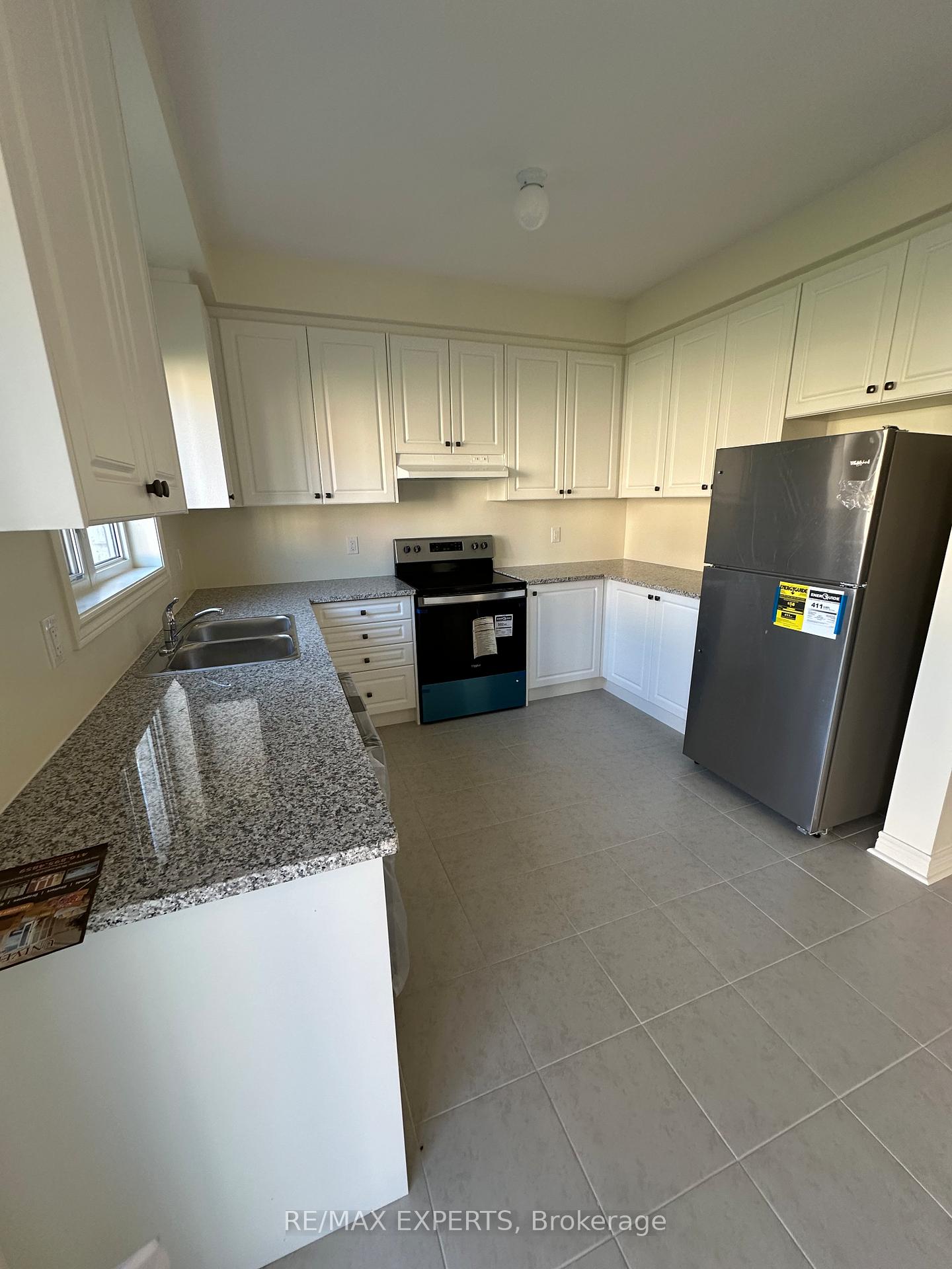 Photo 7 of 1172 Drinkle Crescent, Oshawa, Eastdale — HOMEH