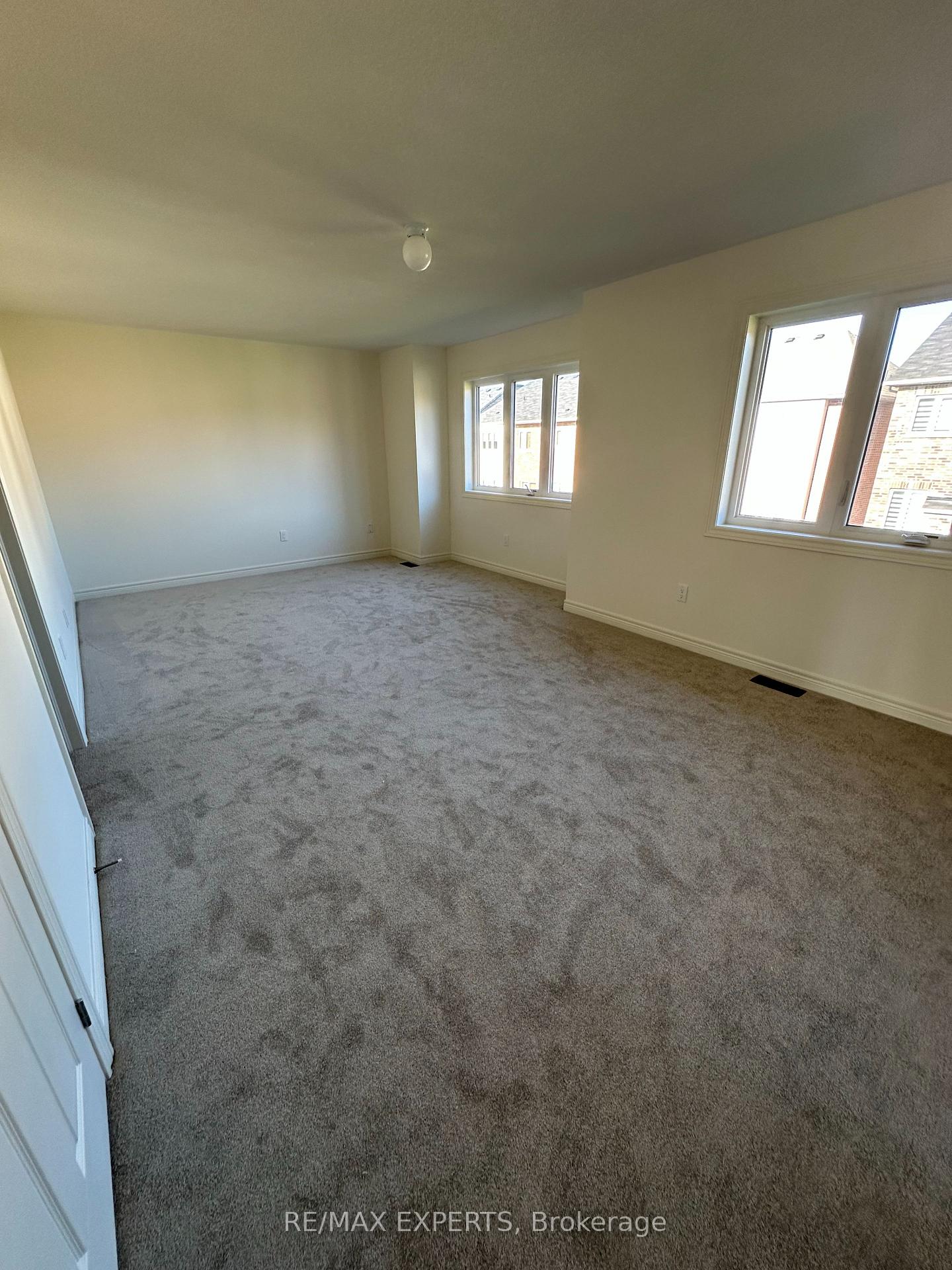 Photo 9 of 1172 Drinkle Crescent, Oshawa, Eastdale — HOMEH