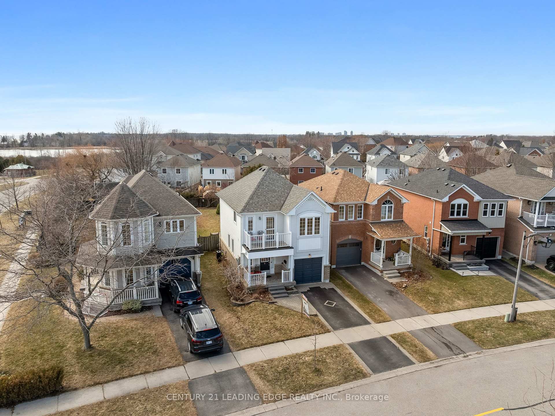 Photo 5 of 4 Four Winds Drive, Whitby, Port Whitby — HOMEH