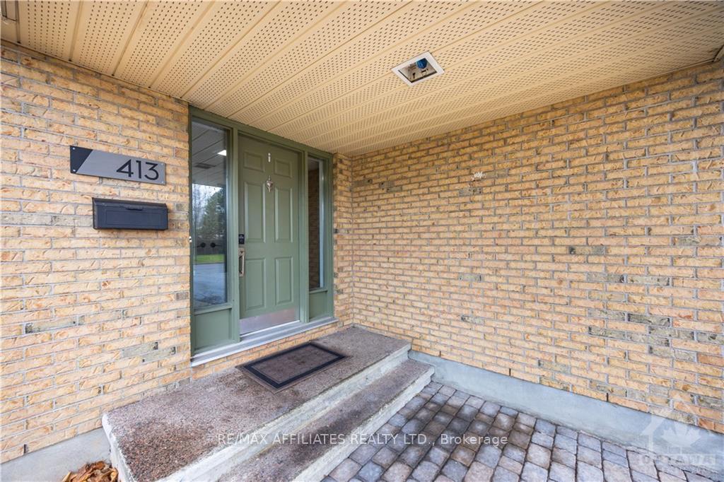 Photo 4 of 413 Cloverheath Crescent, Ottawa, Queenswood Heights South — HOMEH