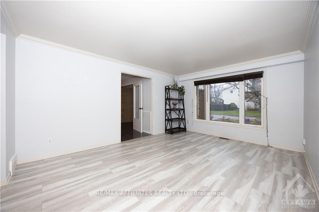 Photo 7 of 413 Cloverheath Crescent, Ottawa, Queenswood Heights South — HOMEH
