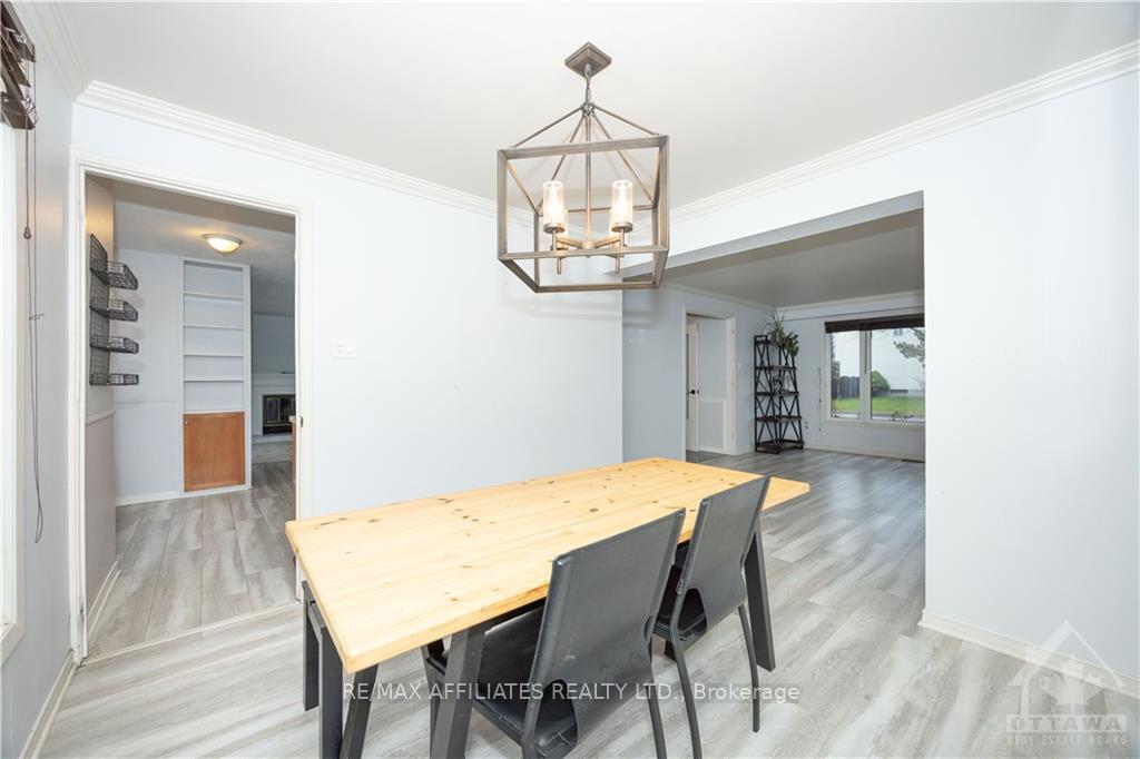 Photo 10 of 413 Cloverheath Crescent, Ottawa, Queenswood Heights South — HOMEH
