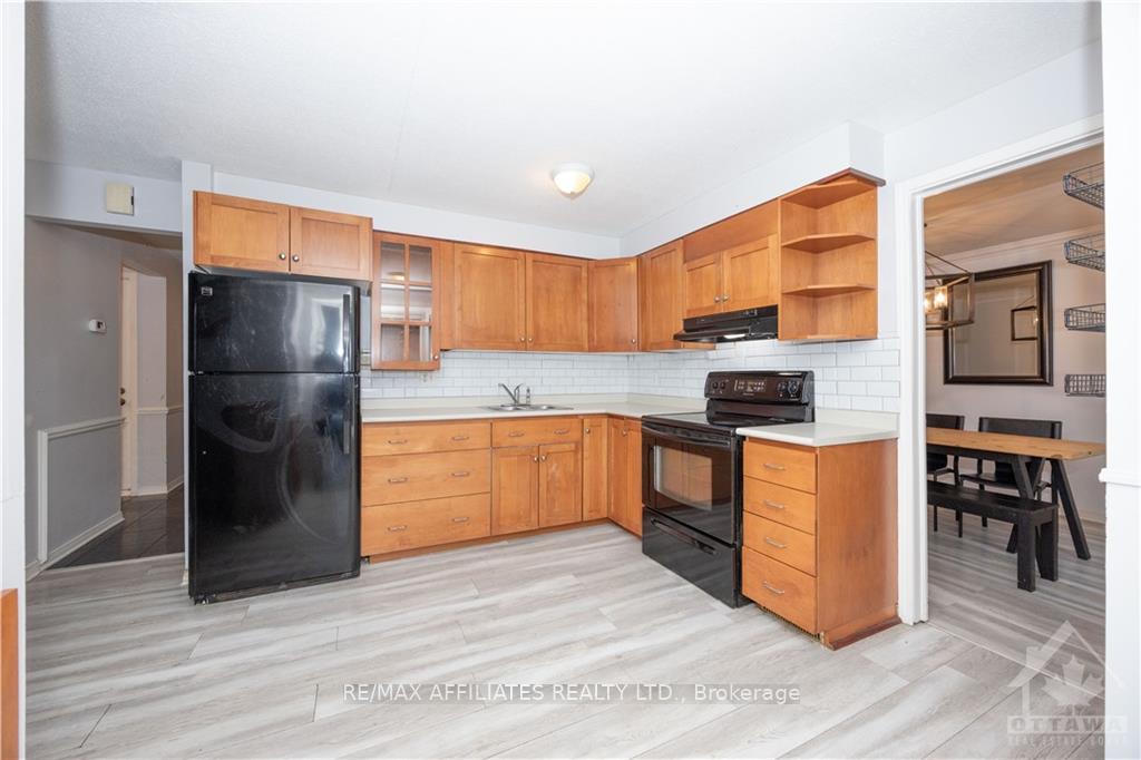 Photo 11 of 413 Cloverheath Crescent, Ottawa, Queenswood Heights South — HOMEH