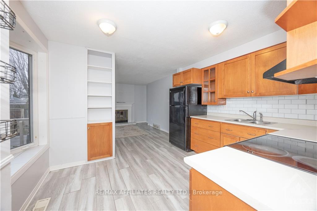 Photo 14 of 413 Cloverheath Crescent, Ottawa, Queenswood Heights South — HOMEH