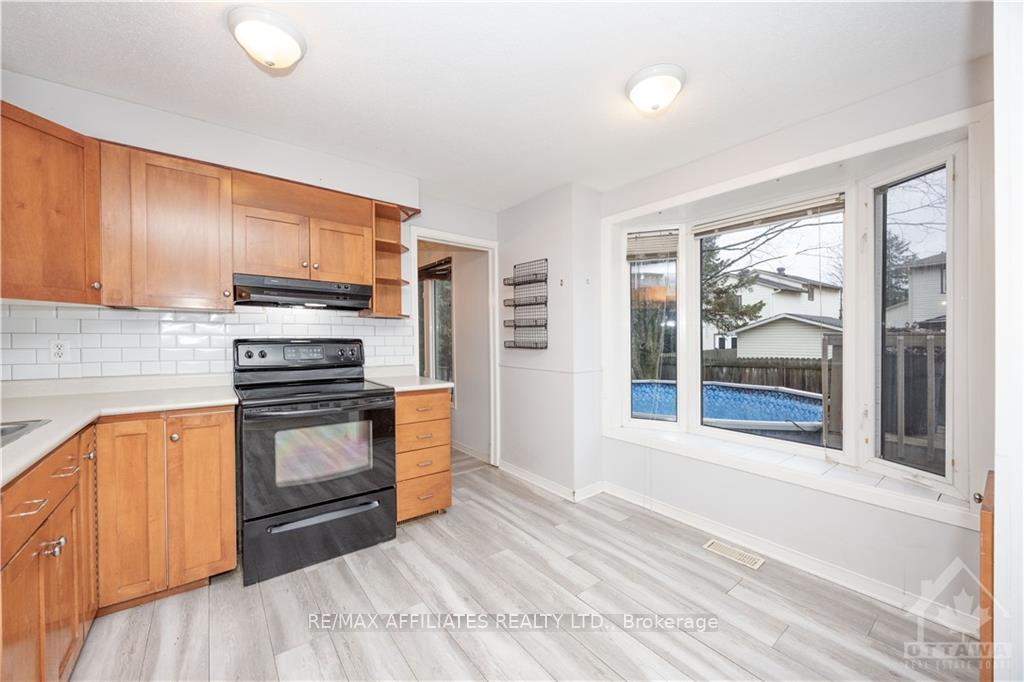Photo 15 of 413 Cloverheath Crescent, Ottawa, Queenswood Heights South — HOMEH