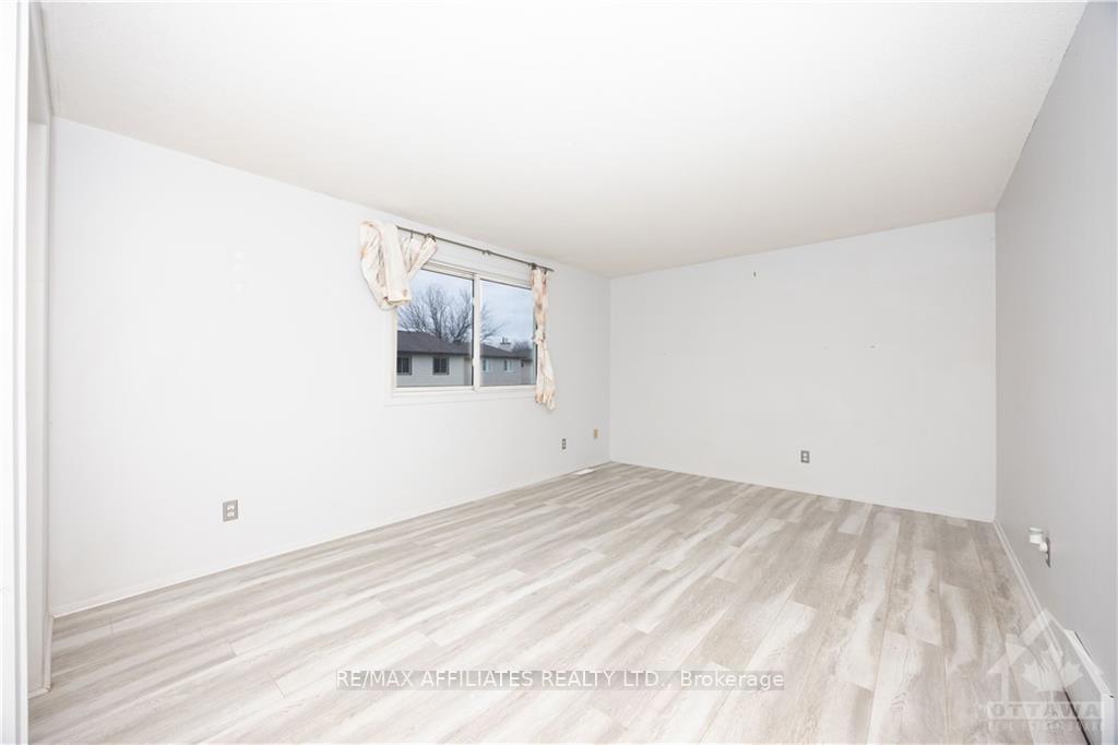 Photo 18 of 413 Cloverheath Crescent, Ottawa, Queenswood Heights South — HOMEH