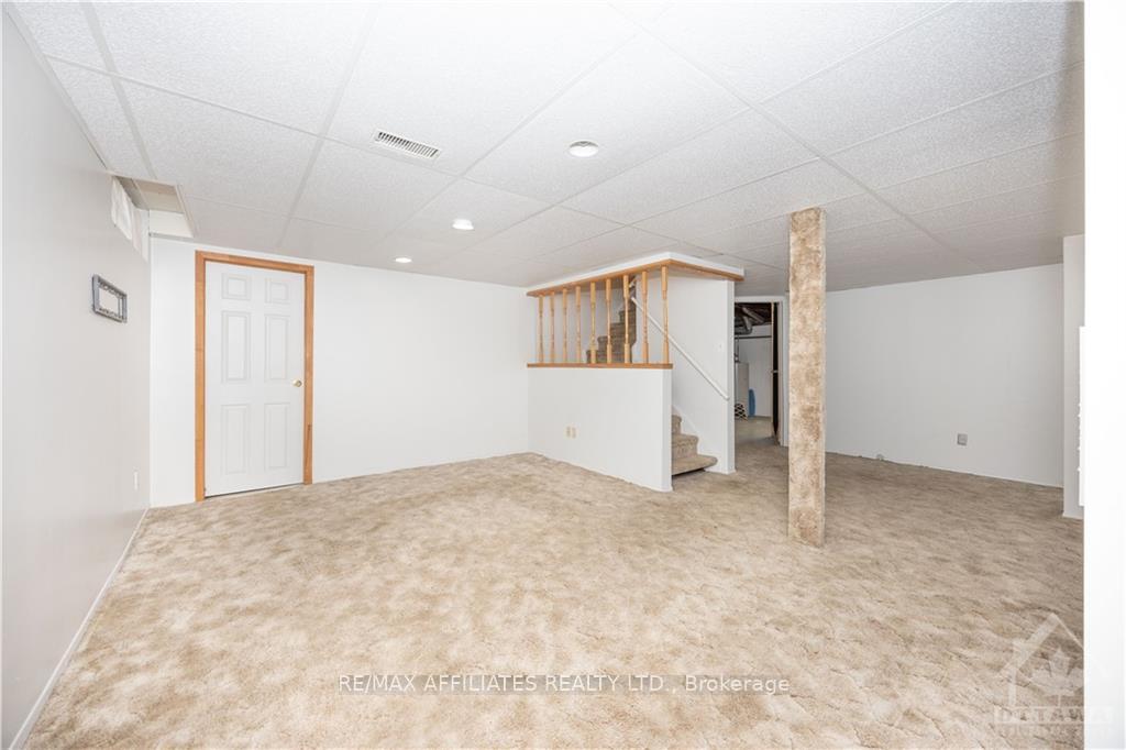 Photo 25 of 413 Cloverheath Crescent, Ottawa, Queenswood Heights South — HOMEH