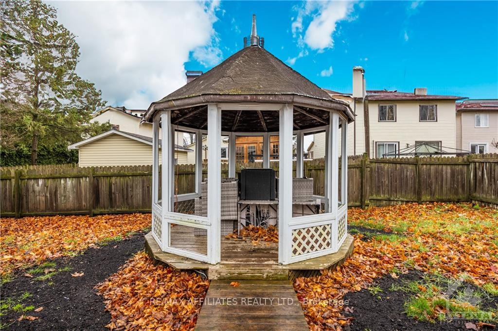 Photo 29 of 413 Cloverheath Crescent, Ottawa, Queenswood Heights South — HOMEH