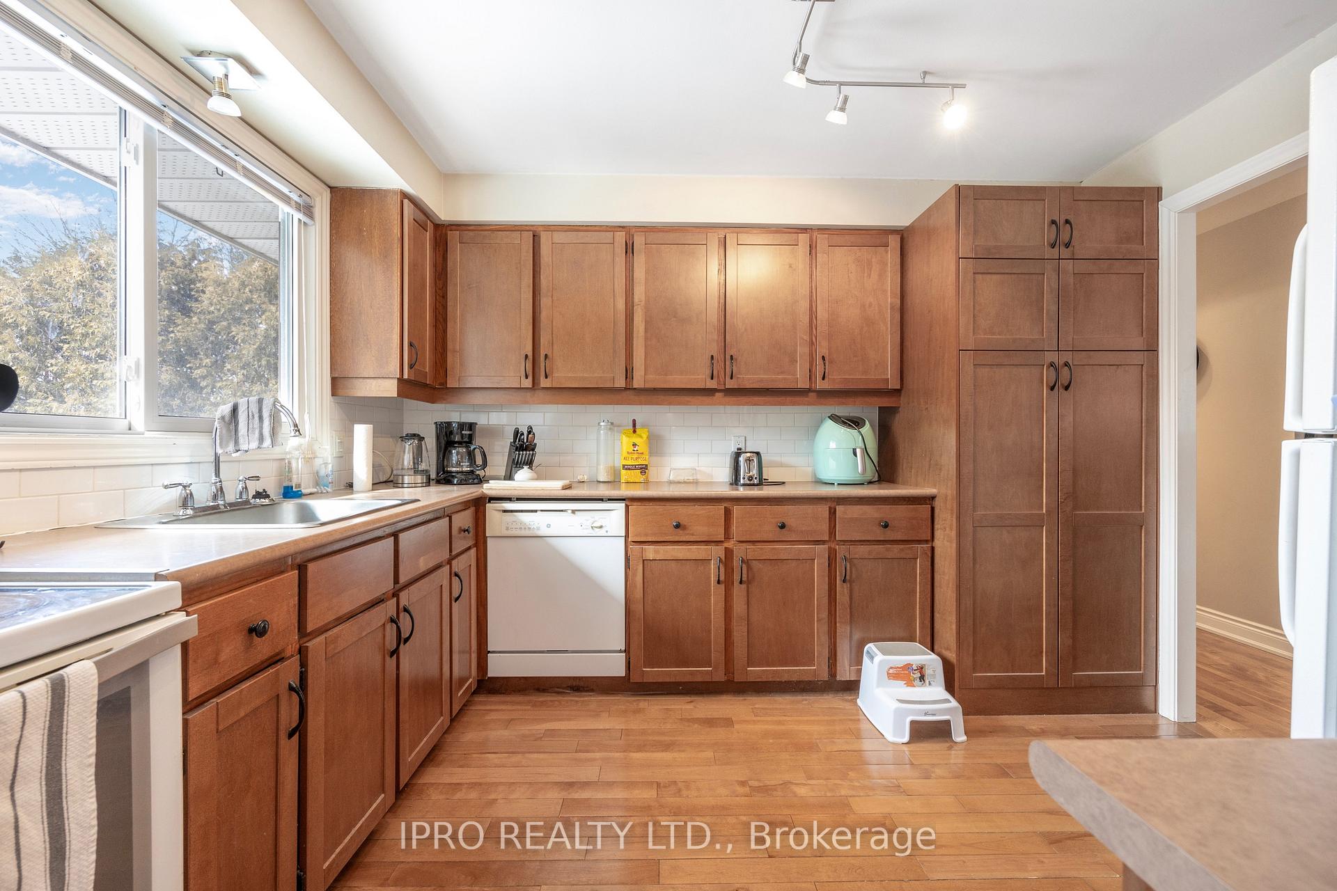 Photo 9 of 504 Stewart Street, Whitby, Blue Grass Meadows — HOMEH