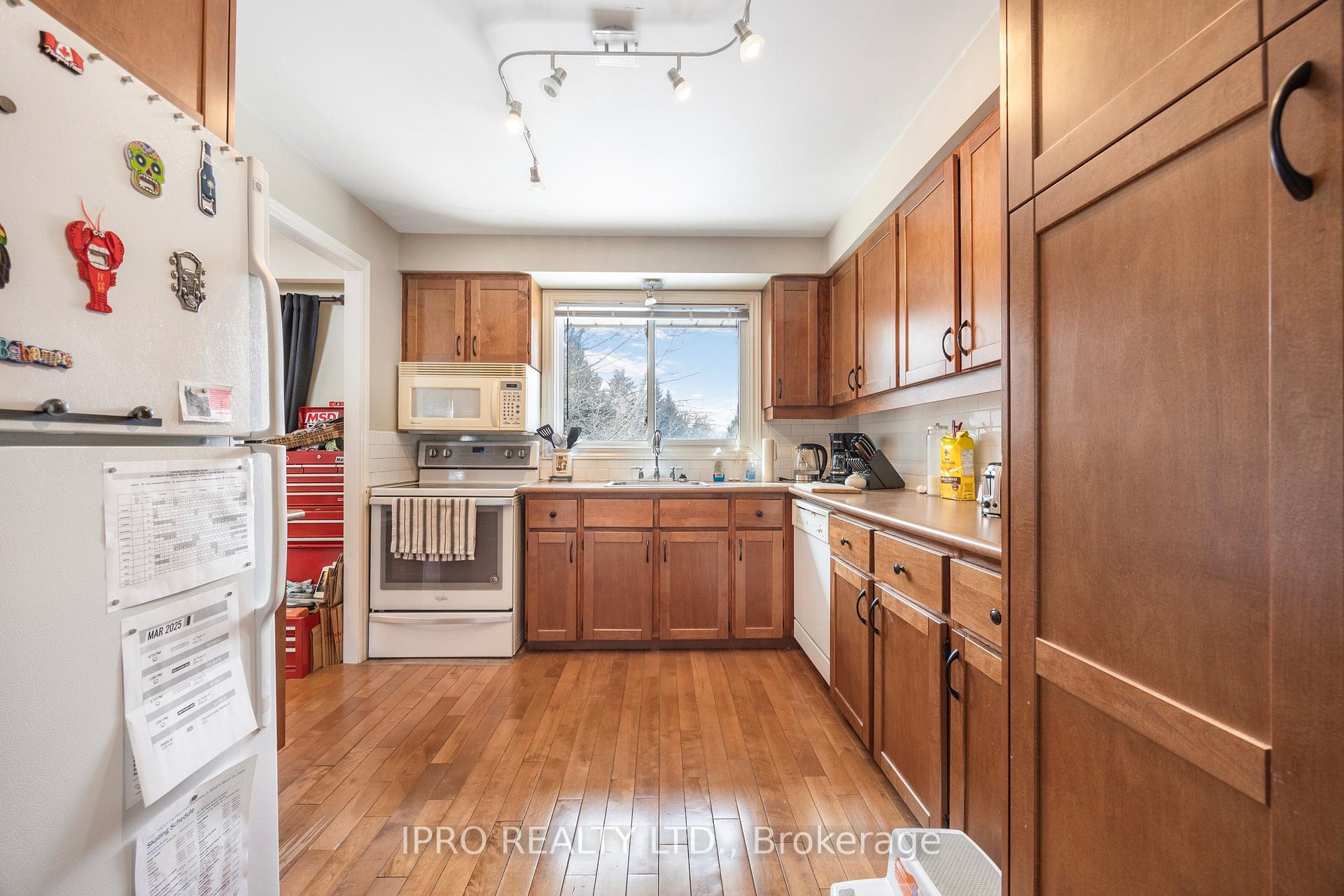 Photo 10 of 504 Stewart Street, Whitby, Blue Grass Meadows — HOMEH