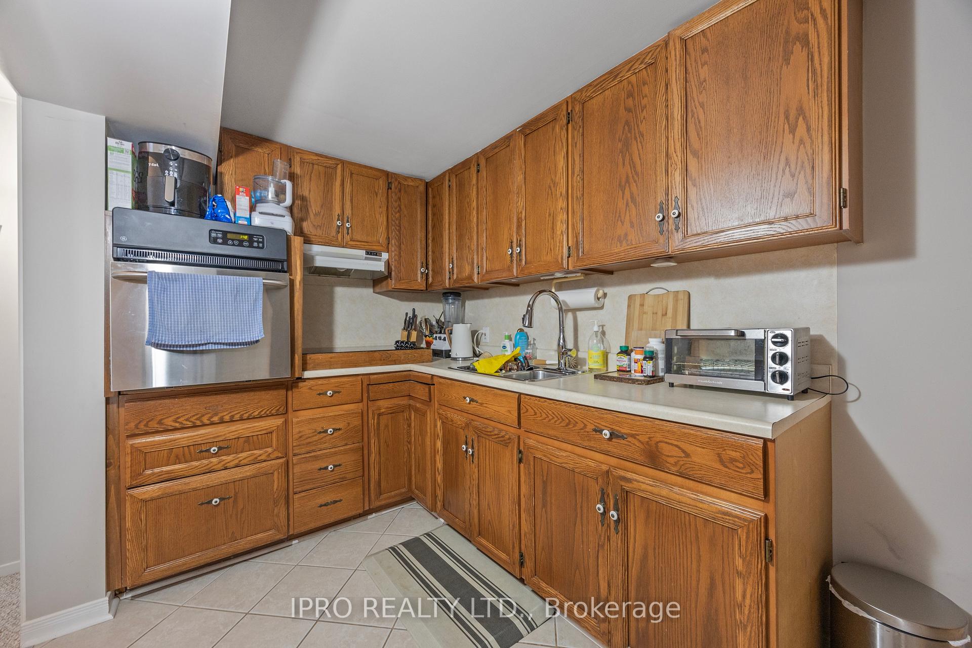 Photo 18 of 504 Stewart Street, Whitby, Blue Grass Meadows — HOMEH