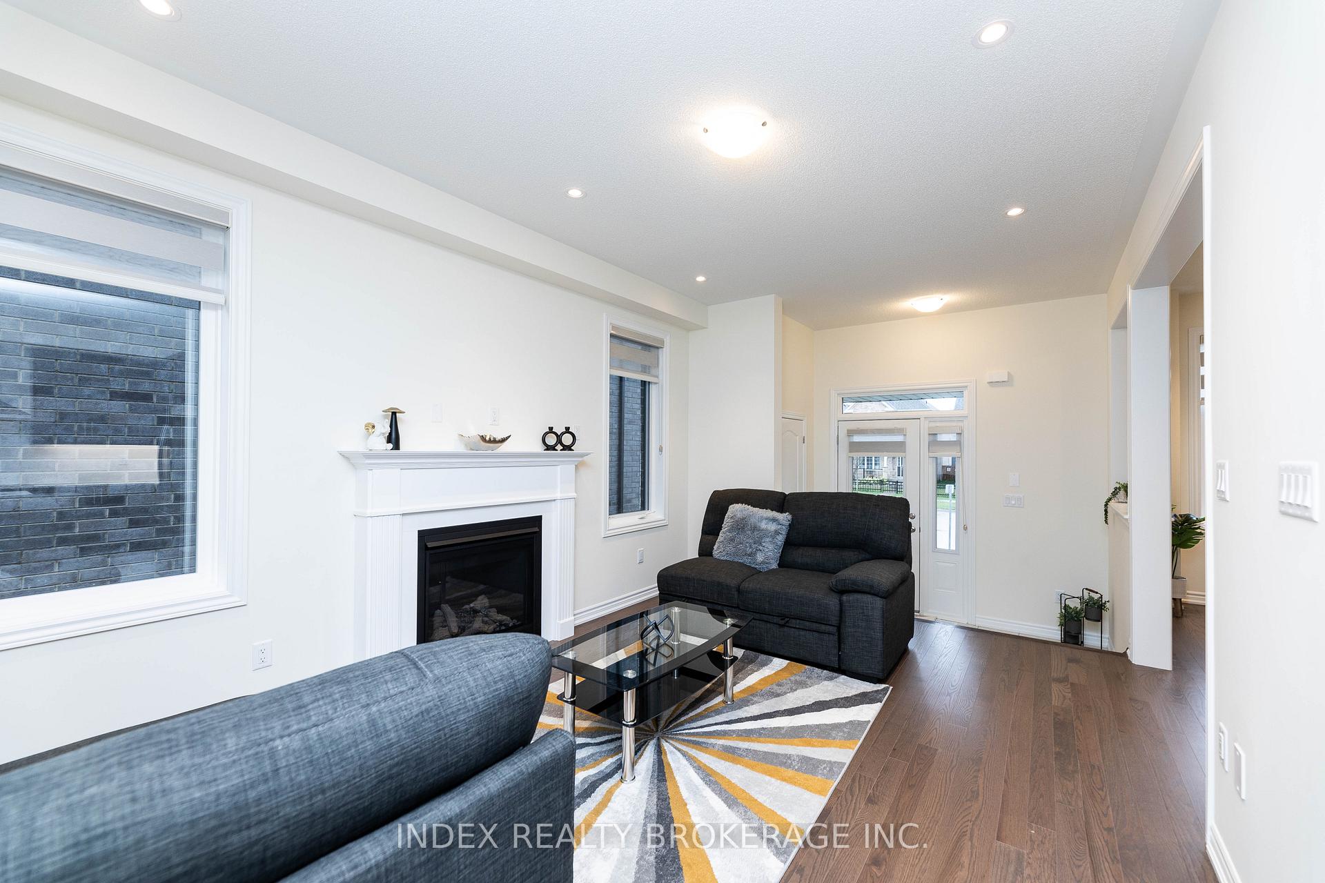 Photo 3 of 21 Mountainside Crescent, Whitby, Rolling Acres — HOMEH