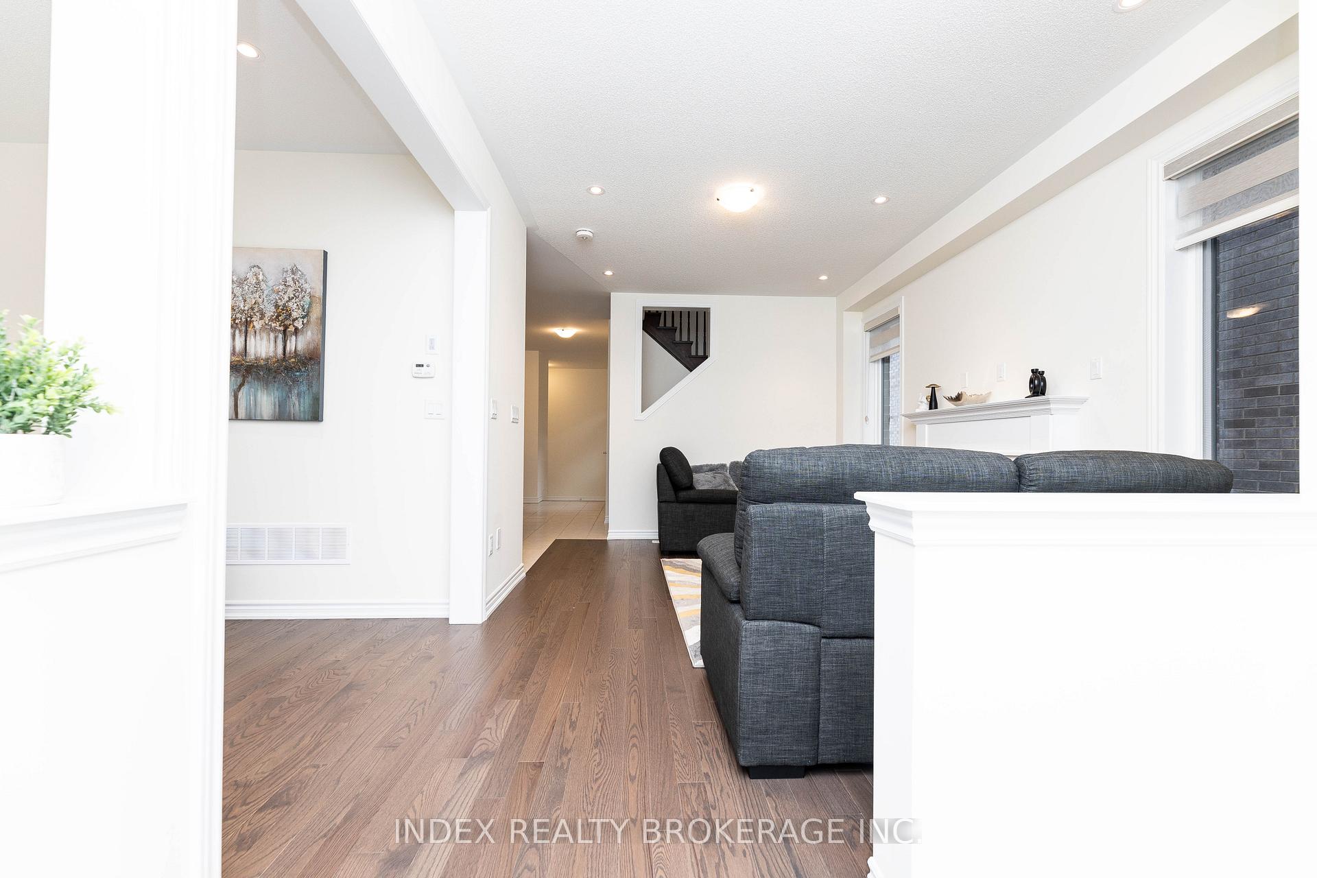 Photo 5 of 21 Mountainside Crescent, Whitby, Rolling Acres — HOMEH