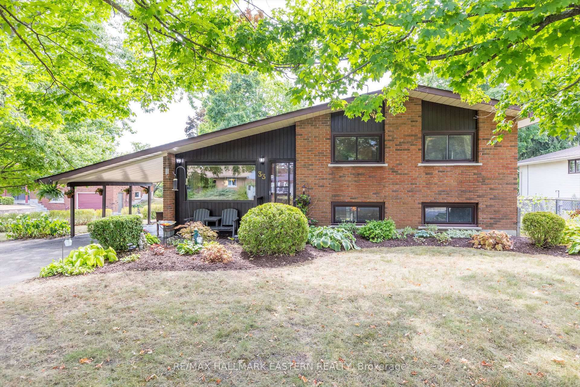 Photo 1 of 33 Parkview Drive, Peterborough, Northcrest Ward 5 — HOMEH