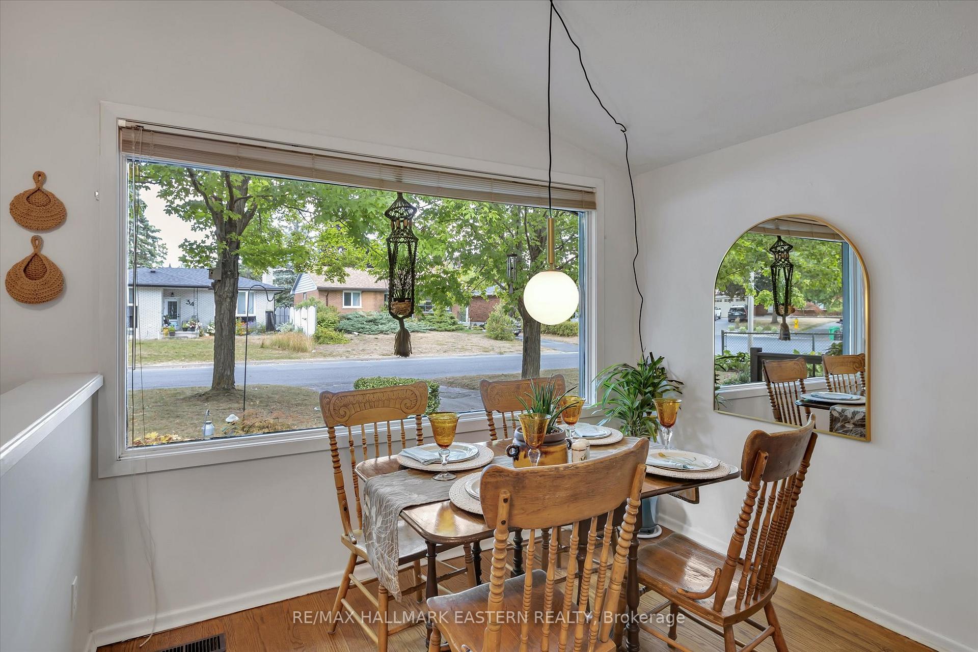 Photo 4 of 33 Parkview Drive, Peterborough, Northcrest Ward 5 — HOMEH