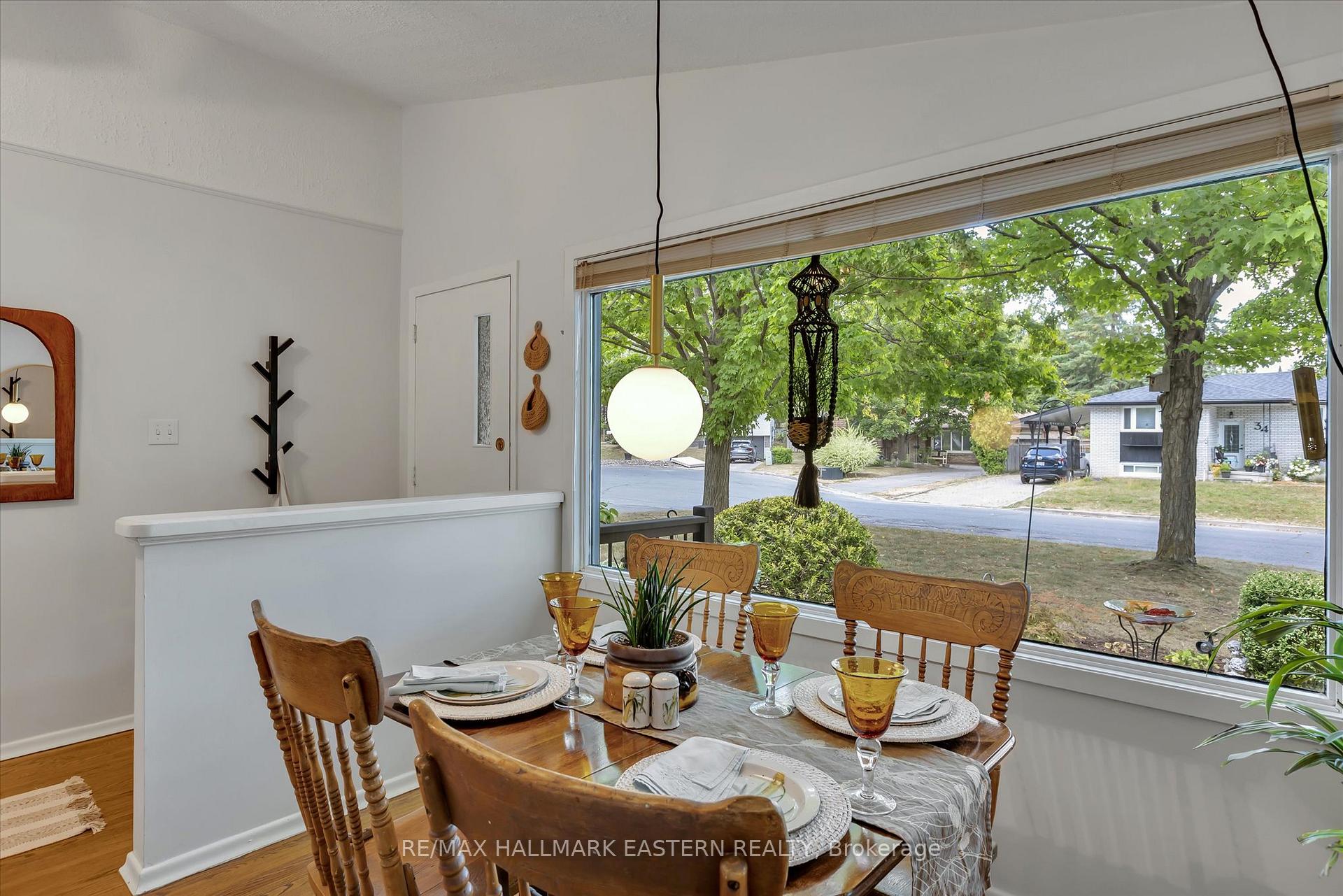 Photo 5 of 33 Parkview Drive, Peterborough, Northcrest Ward 5 — HOMEH