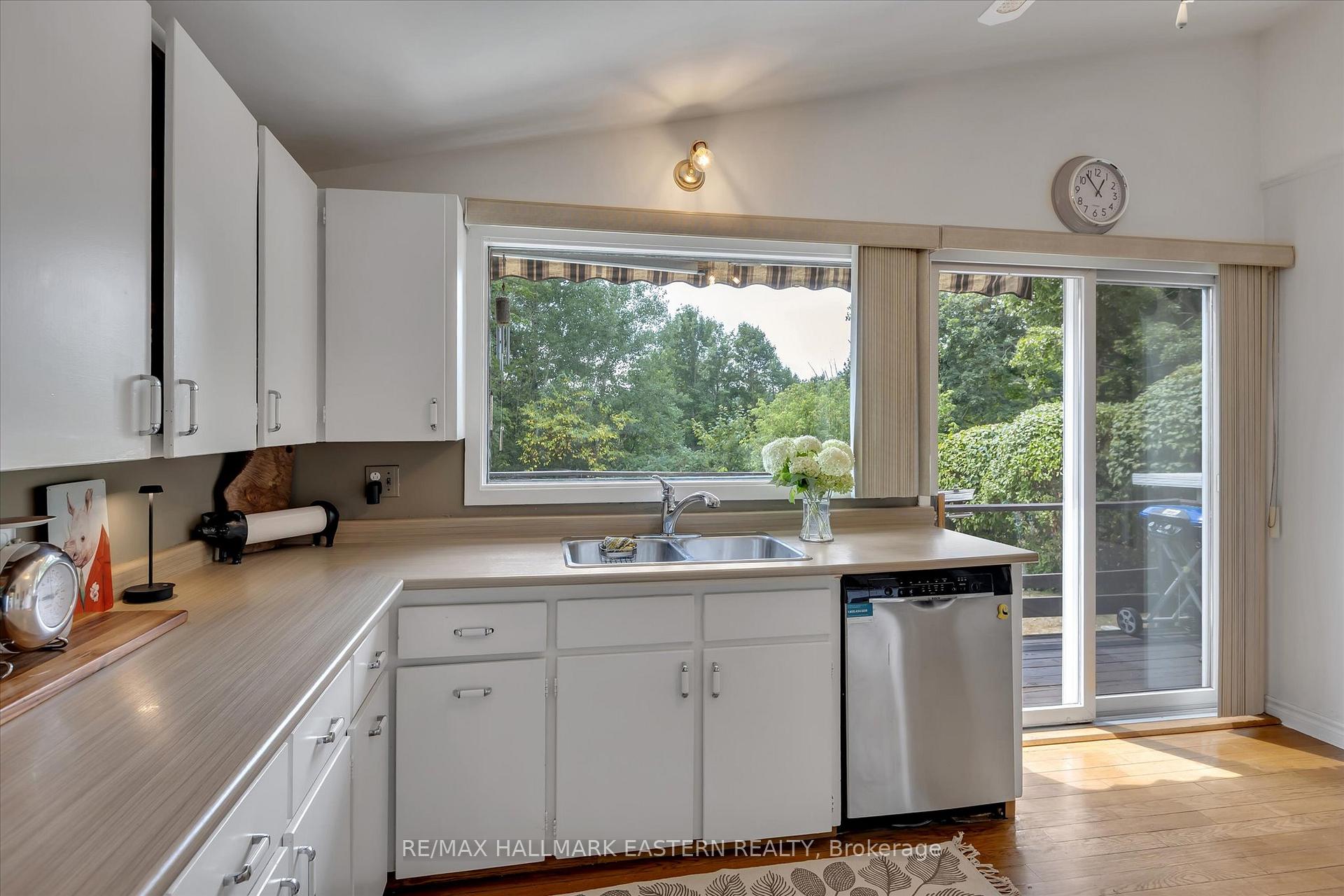 Photo 9 of 33 Parkview Drive, Peterborough, Northcrest Ward 5 — HOMEH