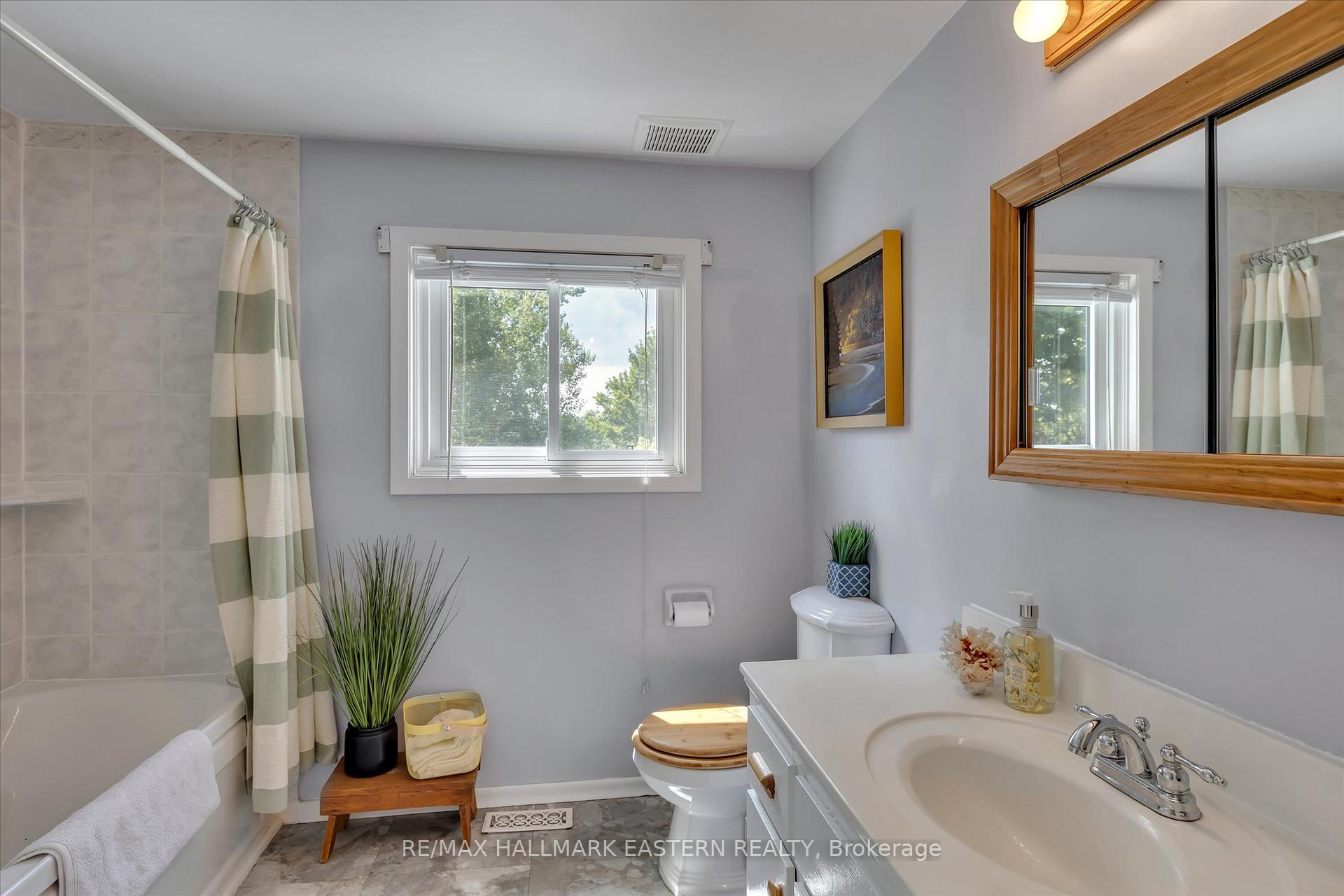 Photo 12 of 33 Parkview Drive, Peterborough, Northcrest Ward 5 — HOMEH