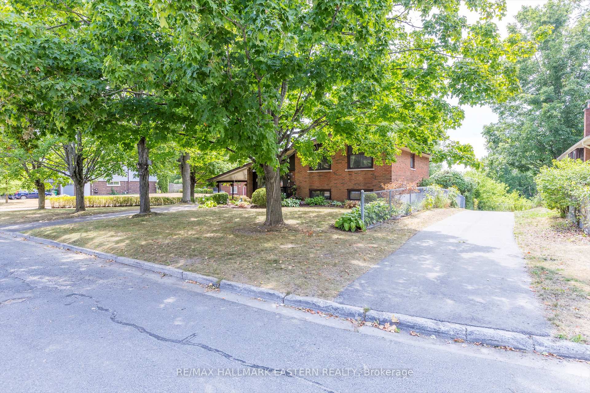 Photo 21 of 33 Parkview Drive, Peterborough, Northcrest Ward 5 — HOMEH