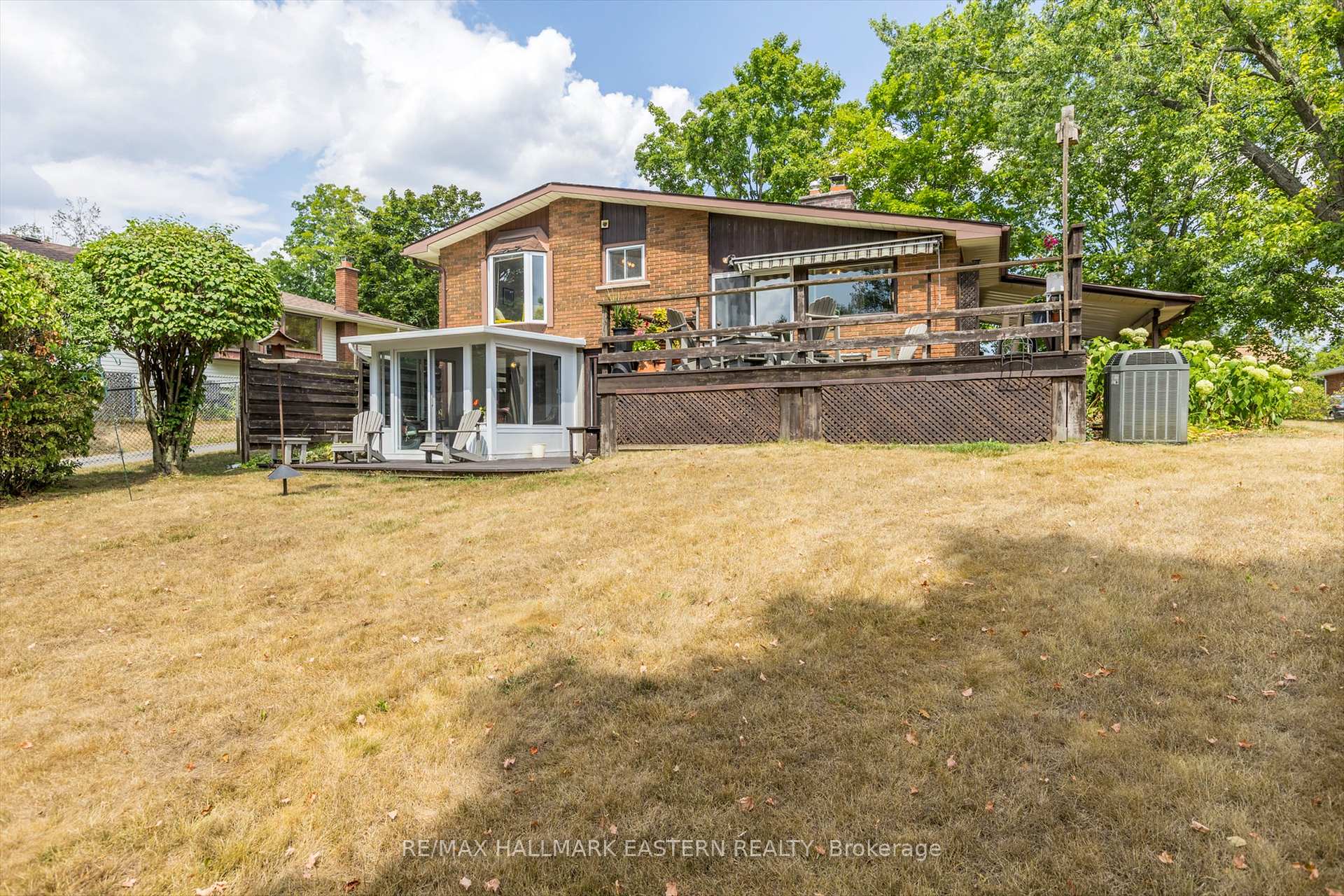 Photo 23 of 33 Parkview Drive, Peterborough, Northcrest Ward 5 — HOMEH