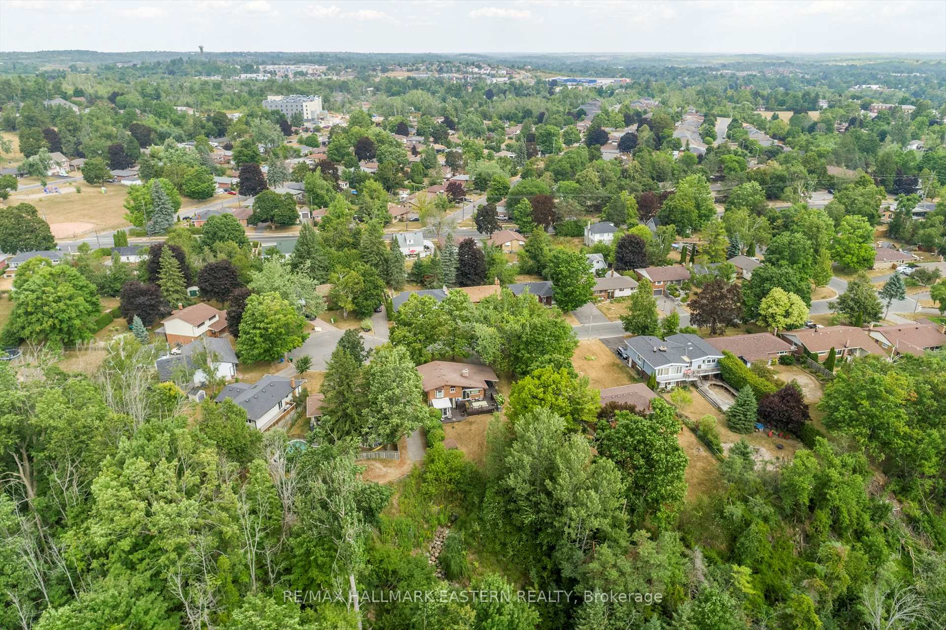 Photo 36 of 33 Parkview Drive, Peterborough, Northcrest Ward 5 — HOMEH