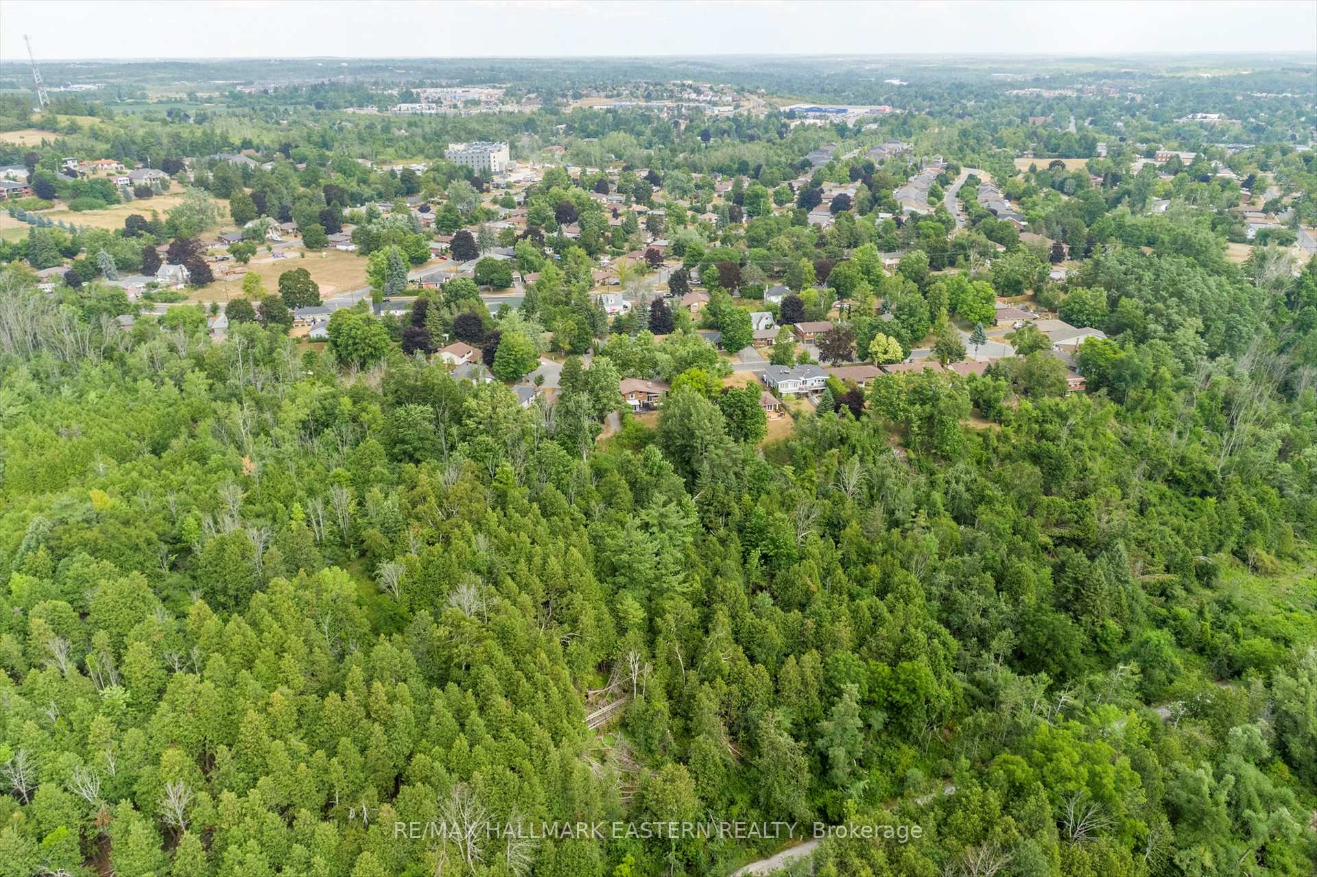 Photo 37 of 33 Parkview Drive, Peterborough, Northcrest Ward 5 — HOMEH