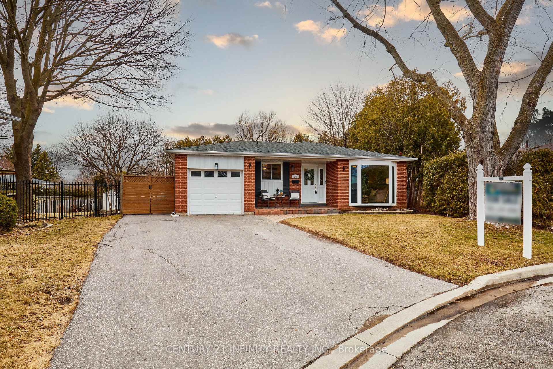Photo 1 of 24 Kenton Court, Whitby, Lynde Creek — HOMEH