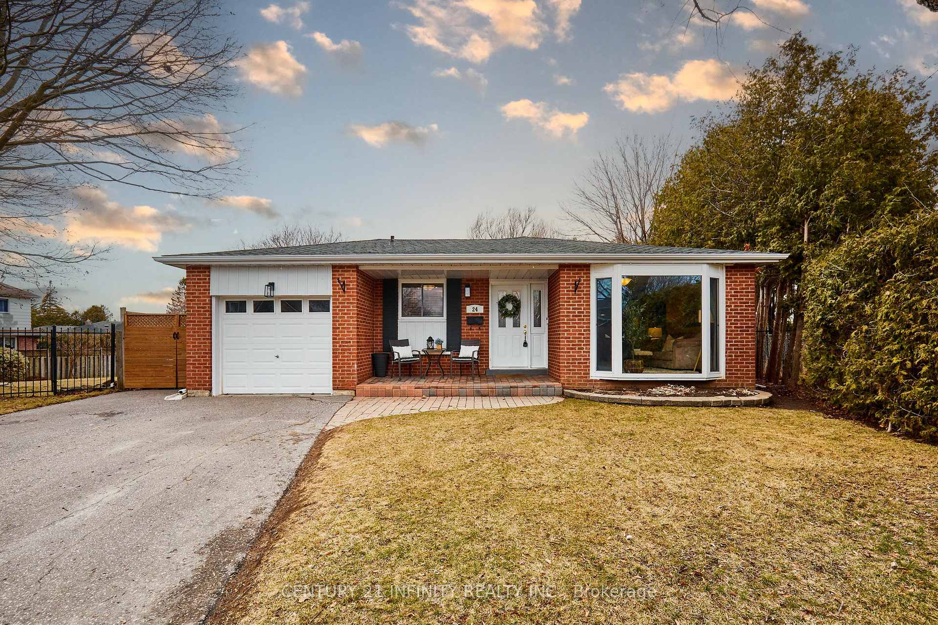 Photo 2 of 24 Kenton Court, Whitby, Lynde Creek — HOMEH