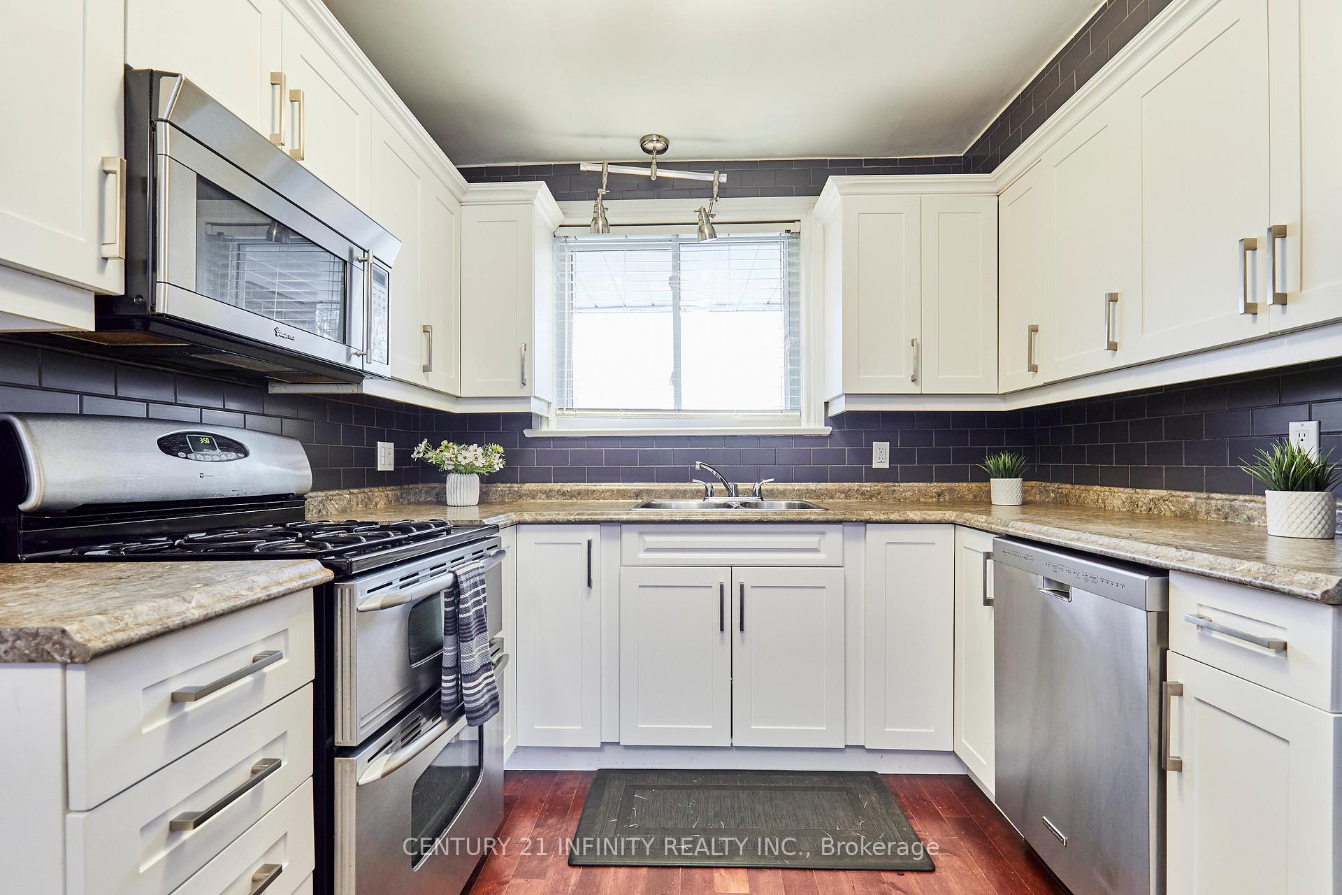 Photo 15 of 24 Kenton Court, Whitby, Lynde Creek — HOMEH