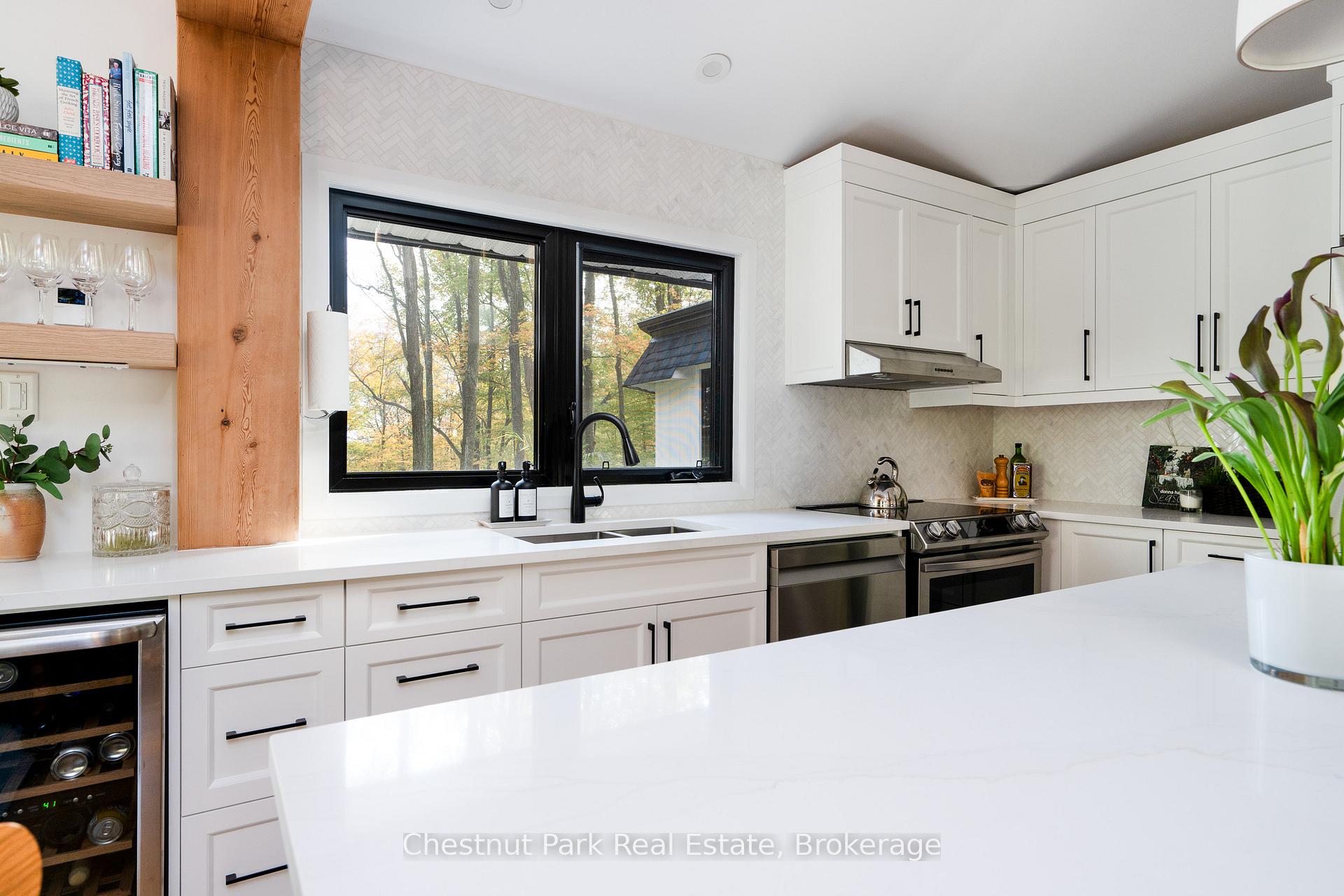 Photo 21 of 200 Northmount Crescent, Blue Mountains — HOMEH