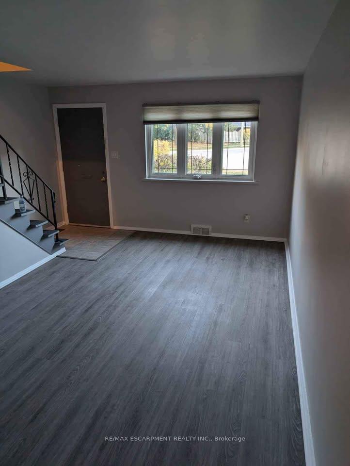 Photo 4 of 134 Queen Street, Barrie, Codrington — HOMEH