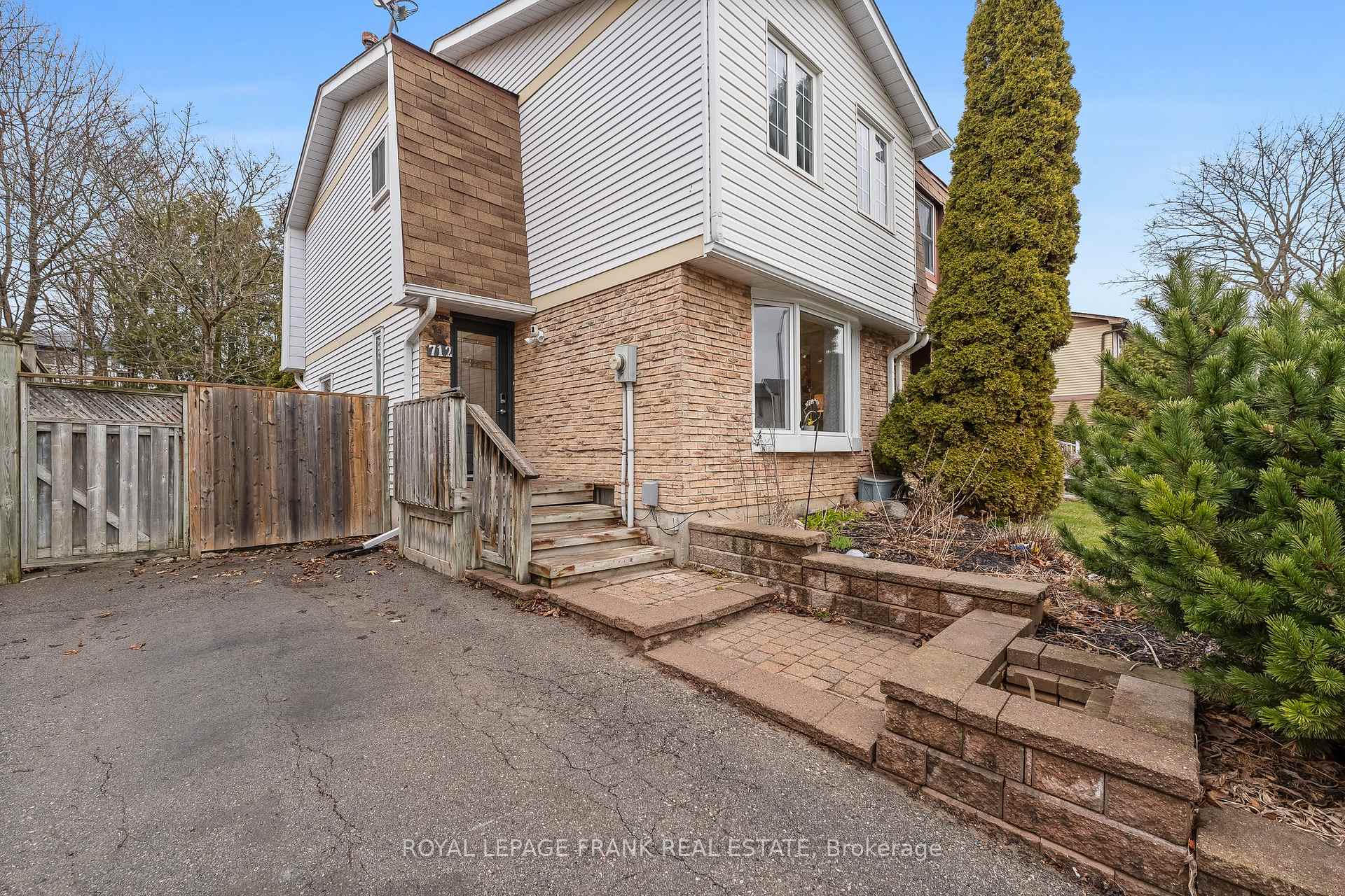 Photo 4 of 712 Hillcroft Street, Oshawa, Eastdale — HOMEH