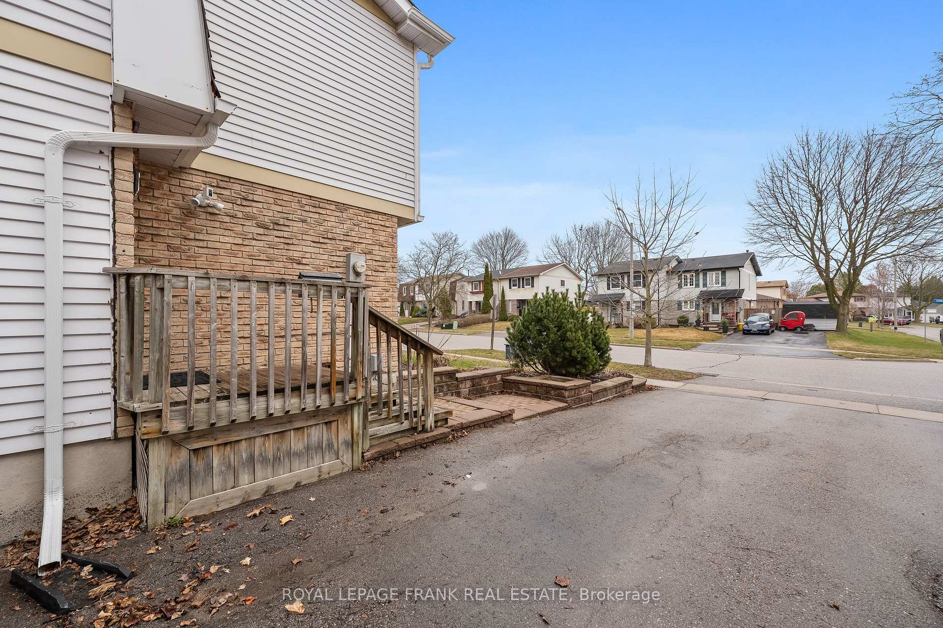 Photo 6 of 712 Hillcroft Street, Oshawa, Eastdale — HOMEH
