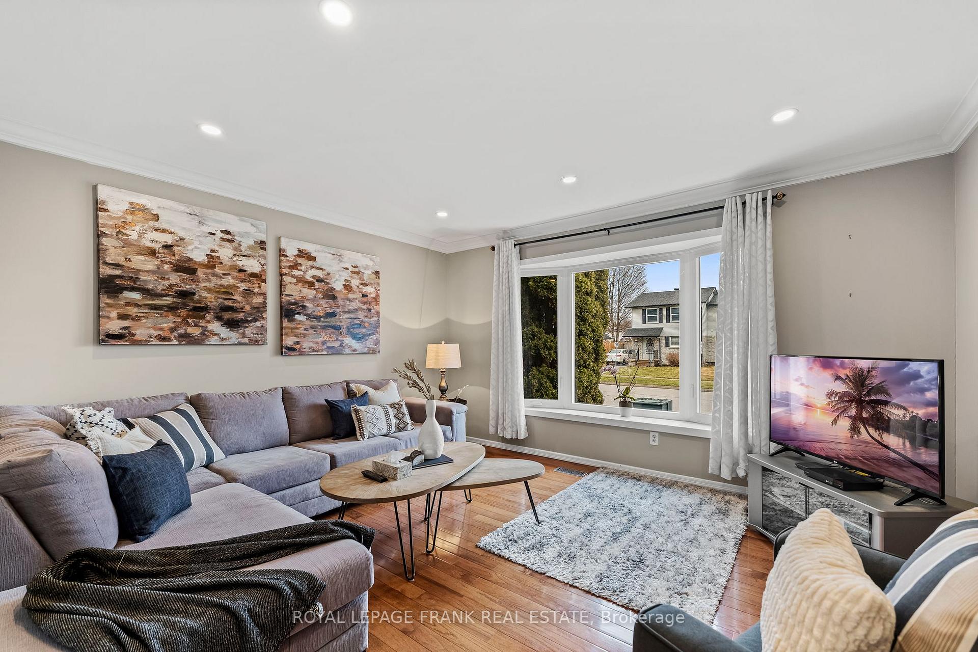 Photo 8 of 712 Hillcroft Street, Oshawa, Eastdale — HOMEH