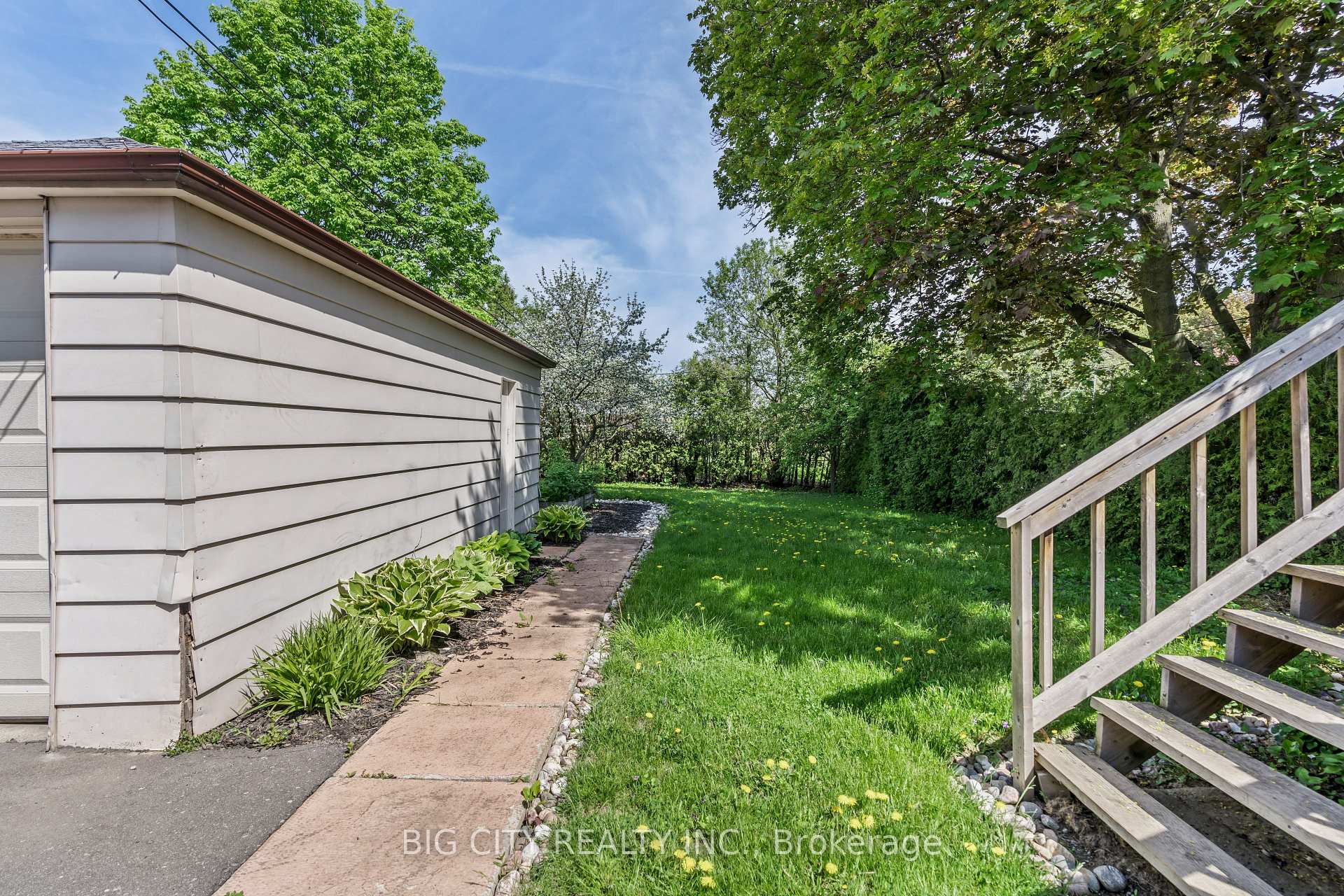 Photo 6 of Unit (Main), 516 Colborne Street, Oshawa, O'Neill — HOMEH