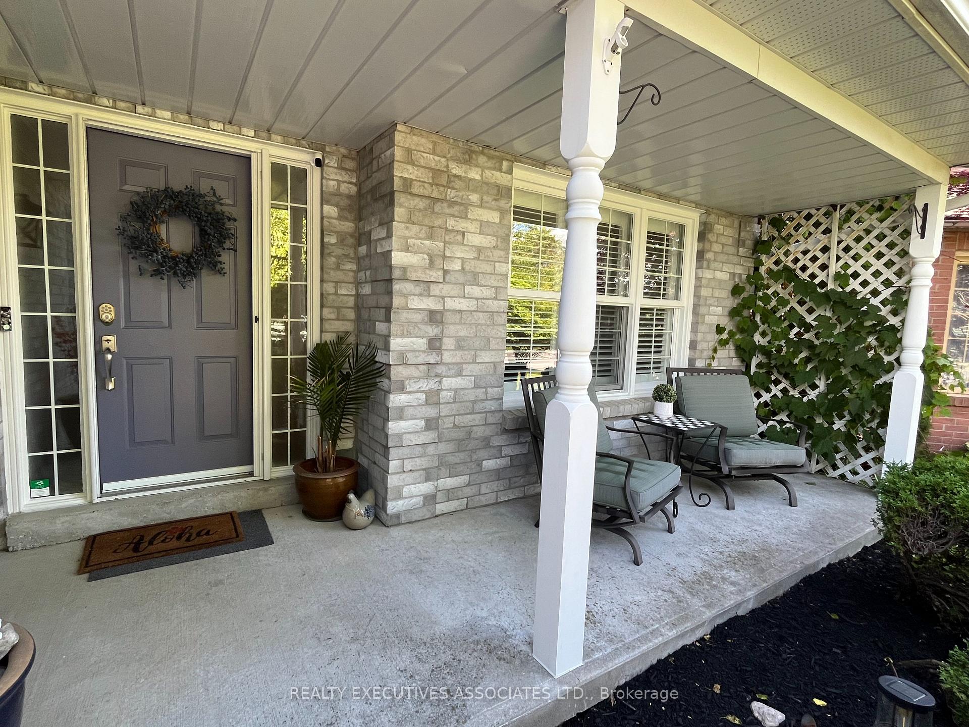 Photo 3 of 946 Snowbird Street, Oshawa, Northglen — HOMEH