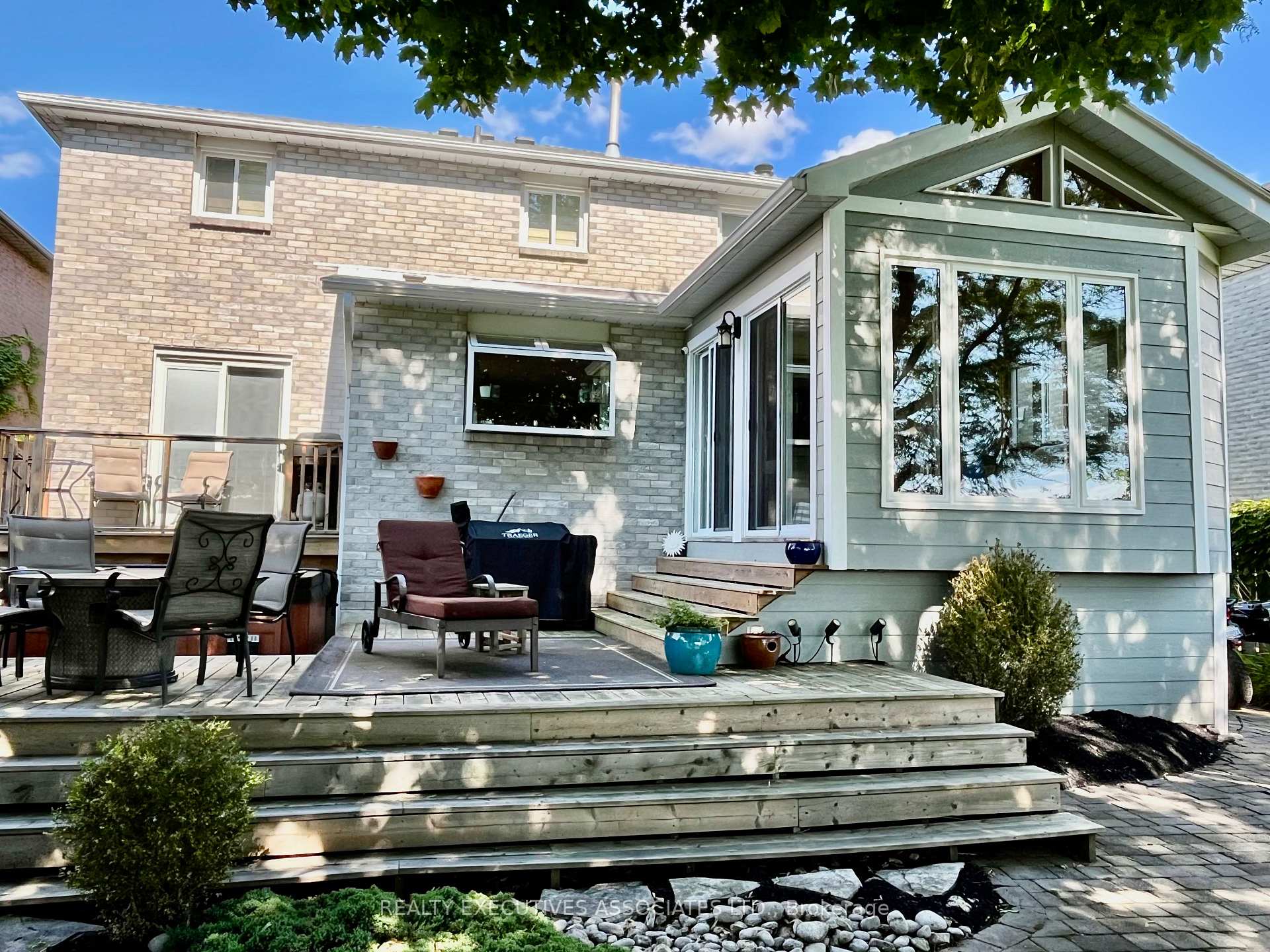 Photo 4 of 946 Snowbird Street, Oshawa, Northglen — HOMEH