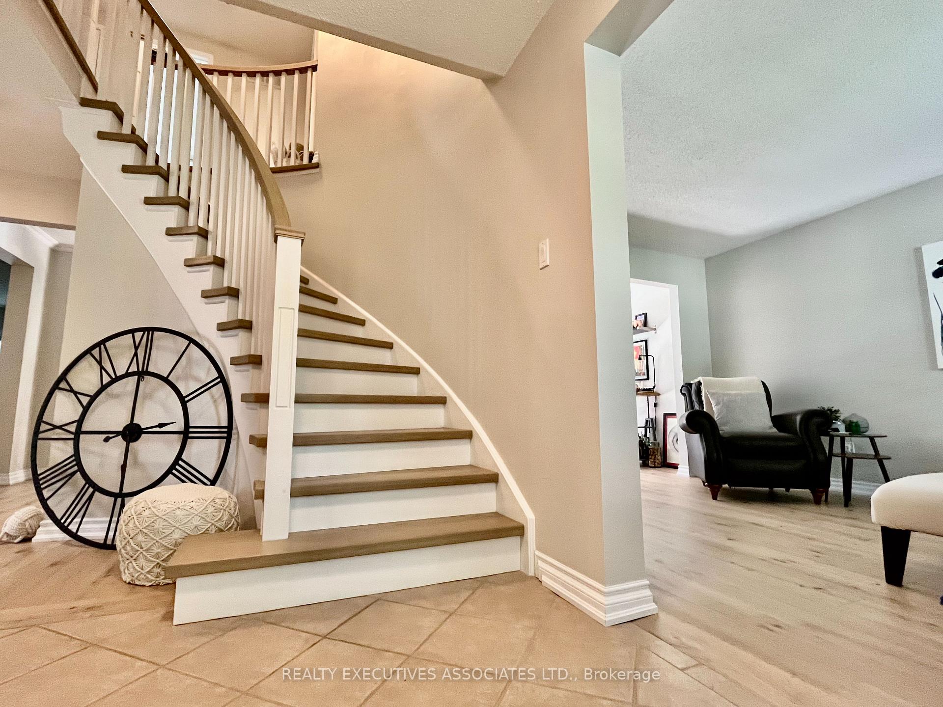 Photo 5 of 946 Snowbird Street, Oshawa, Northglen — HOMEH